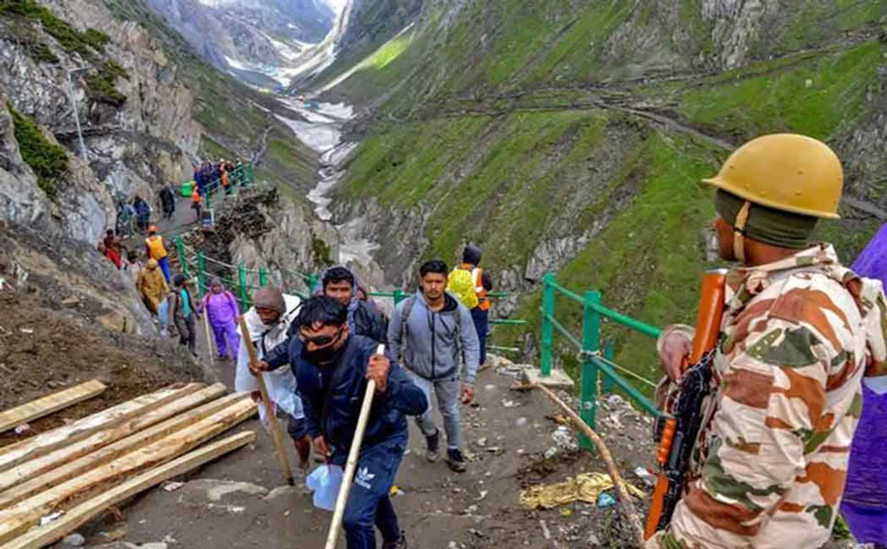kashmir issue immediately tourist peoples amarnath yatra peoples arrive home down government order