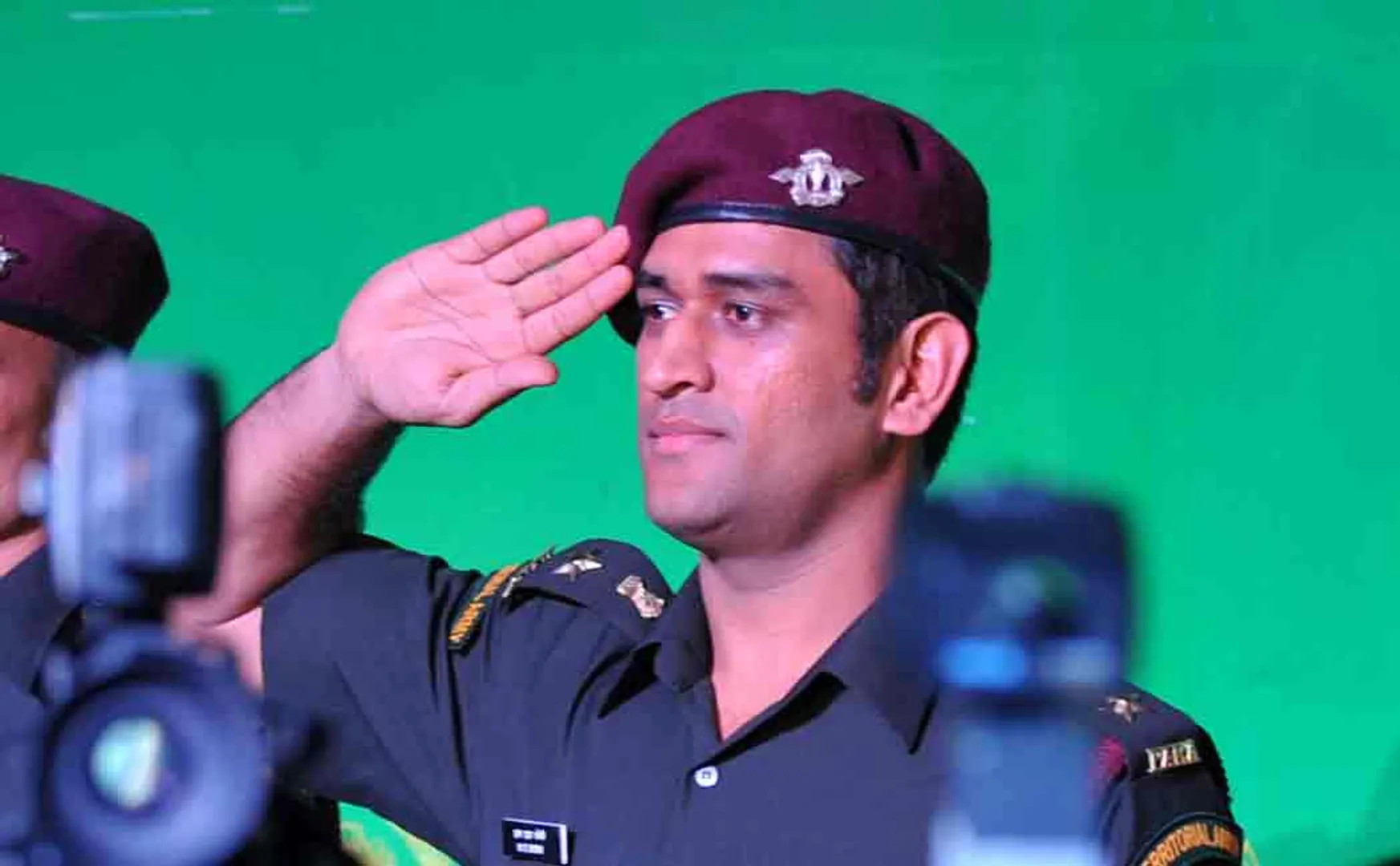 dhoni playing volleyball in military camp