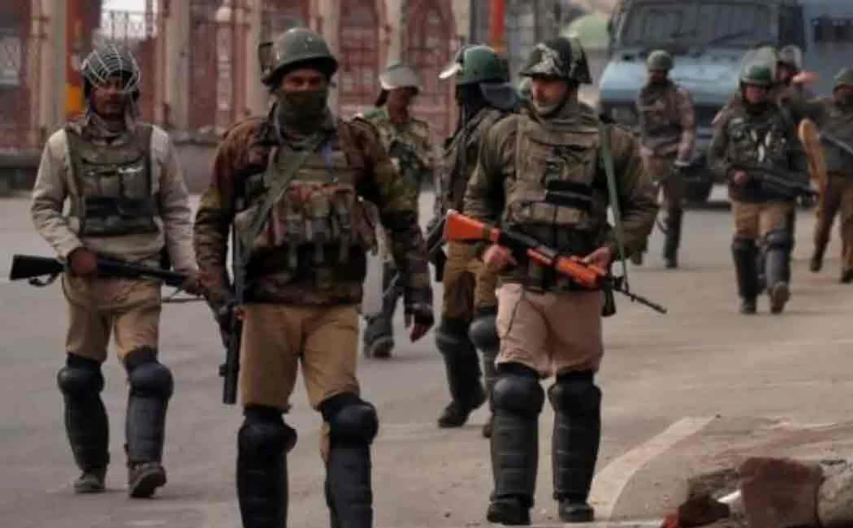 Close to 8000 paramilitary troops airlifted and moved to jammu and kashmir