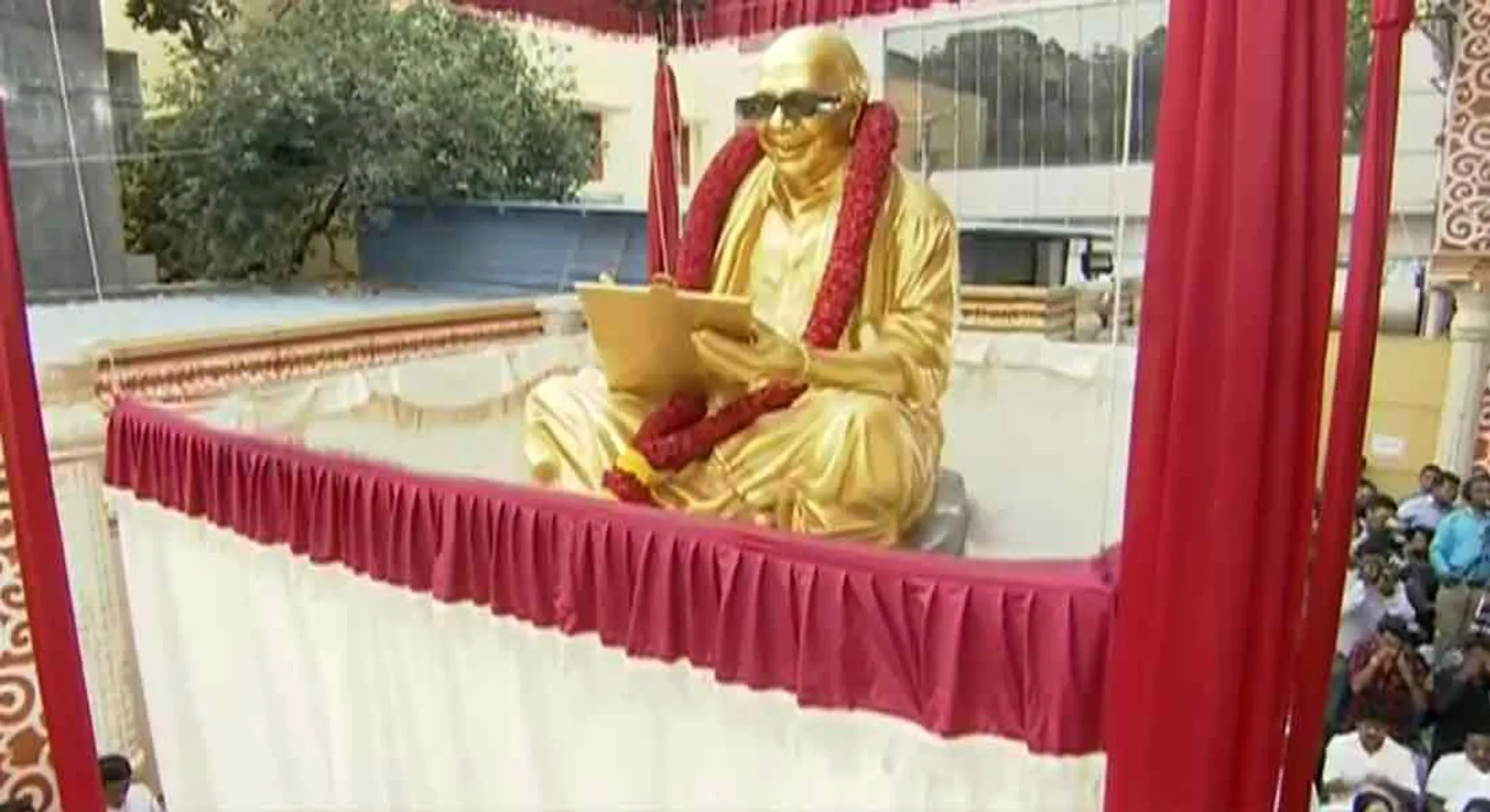 Mamta Banerjee opened statue of kalaingar