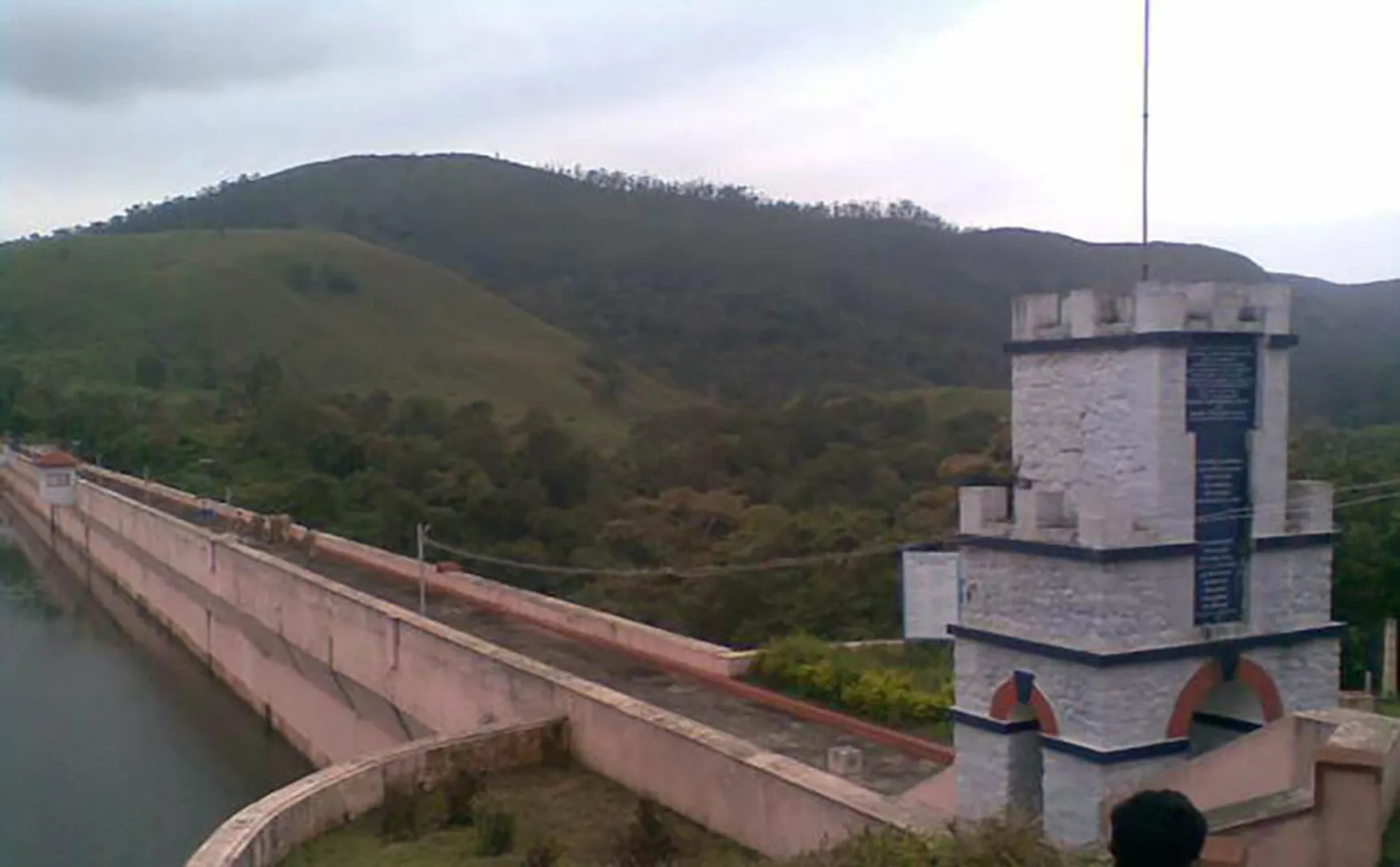 mullaiperiyar dam water level raised now tn govt officers 