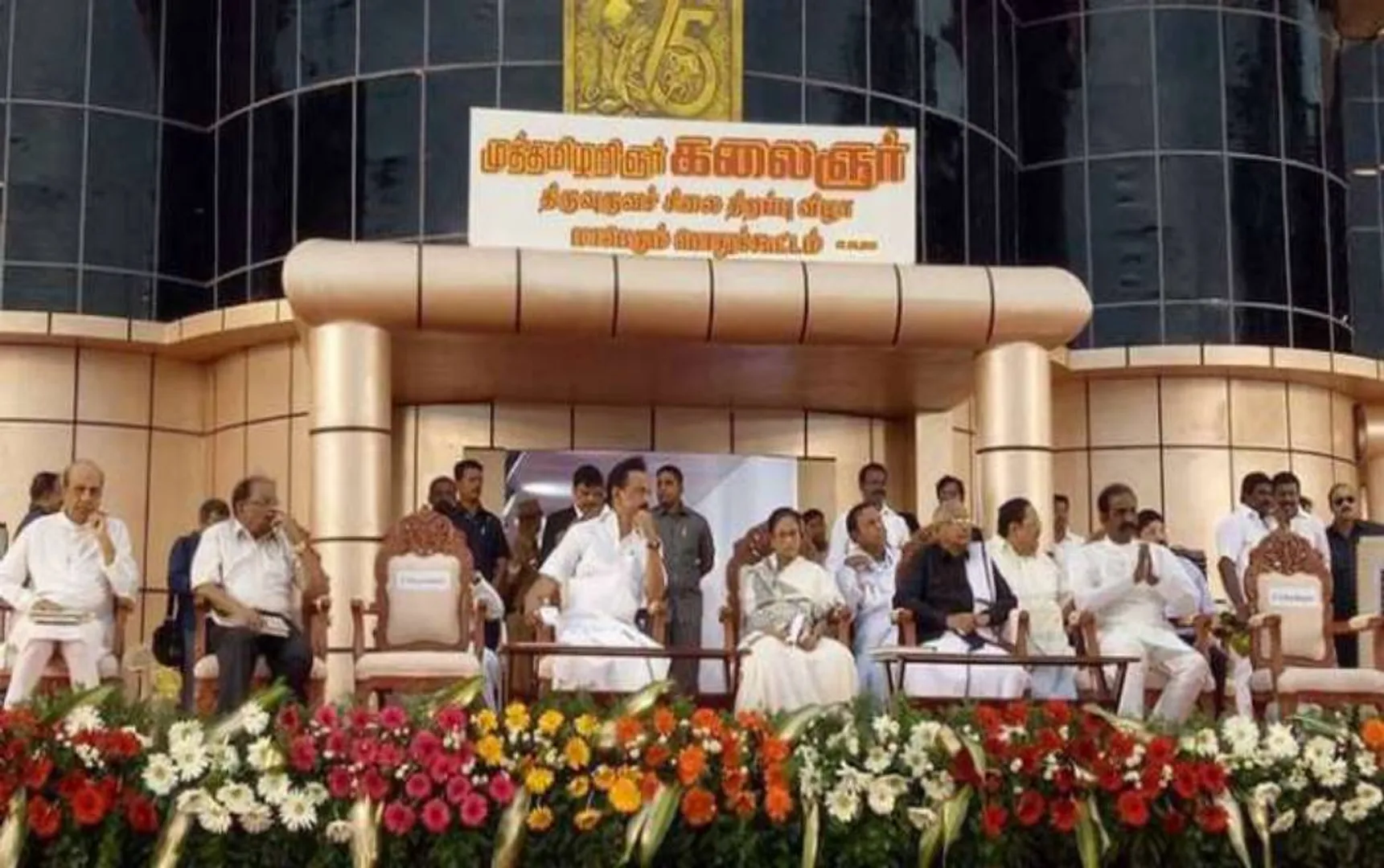 kalaingar statue