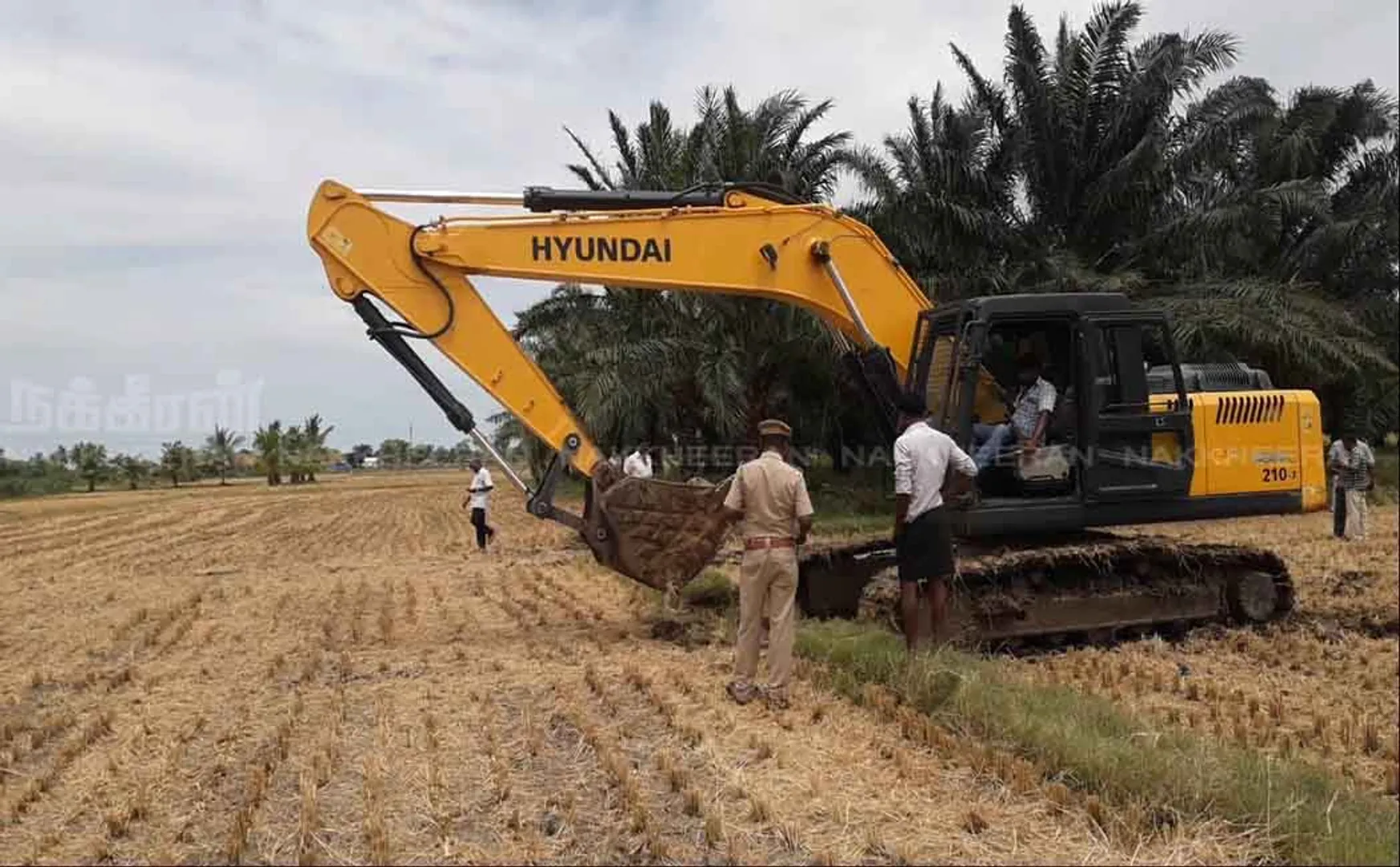cuddalore district Farmers blockade officials who tried to abolish the lake occupation!