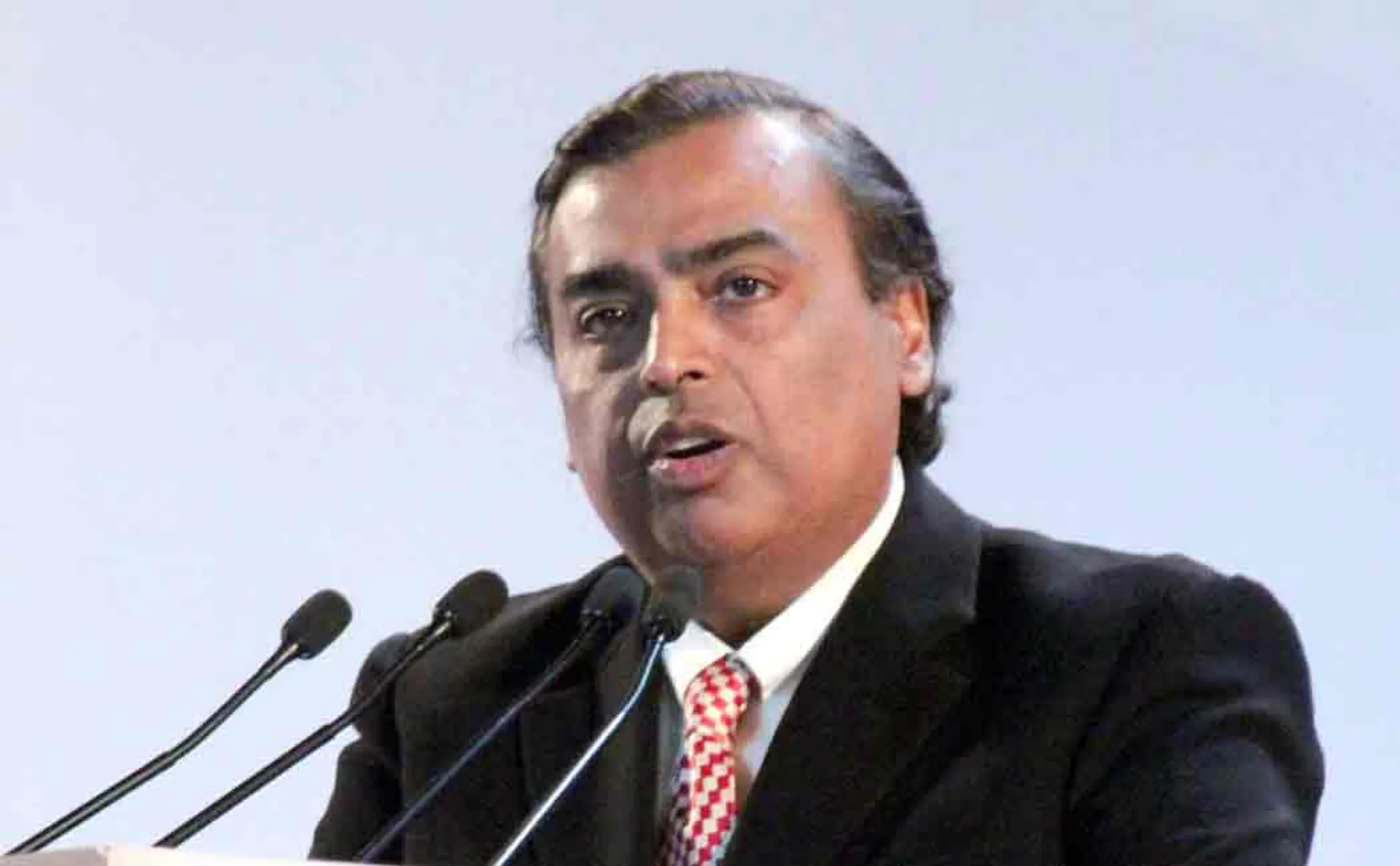 mukesh ambani loses 2.4 billion dollars in a single day
