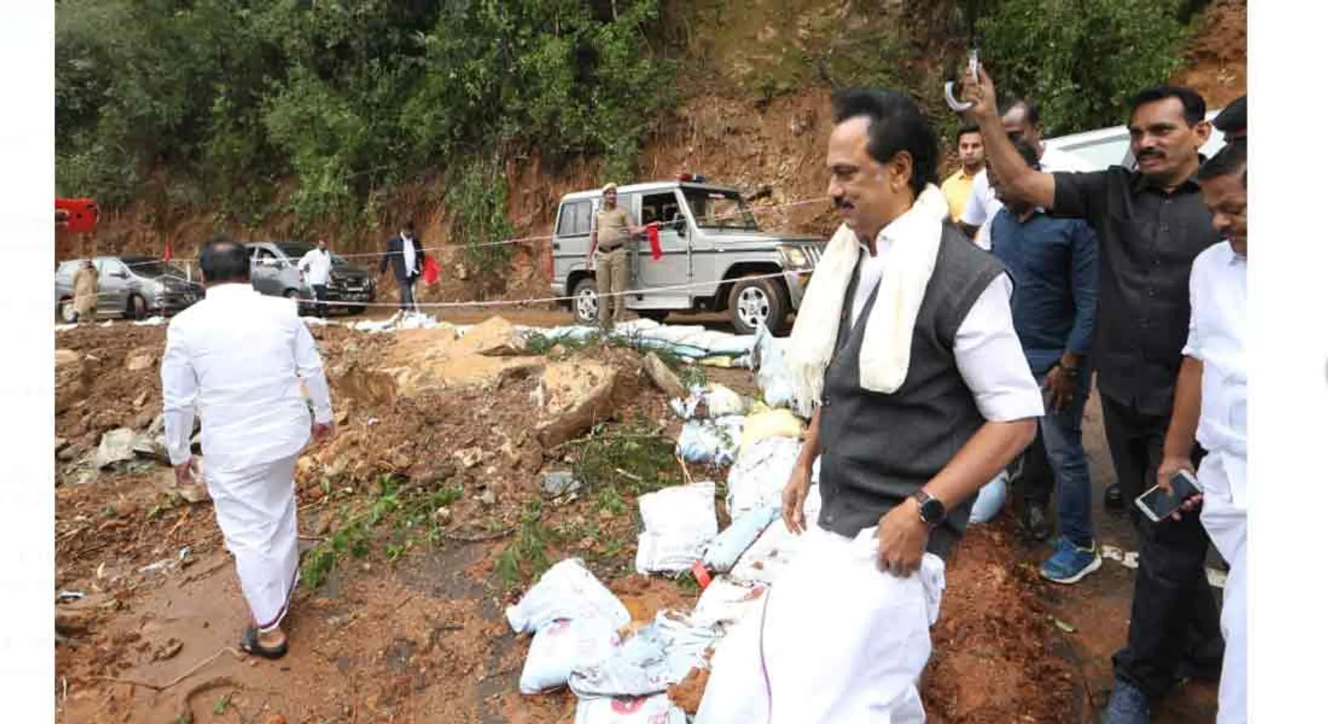  Stalin's consolation to people affected by rain in Nilgiris Koodalur