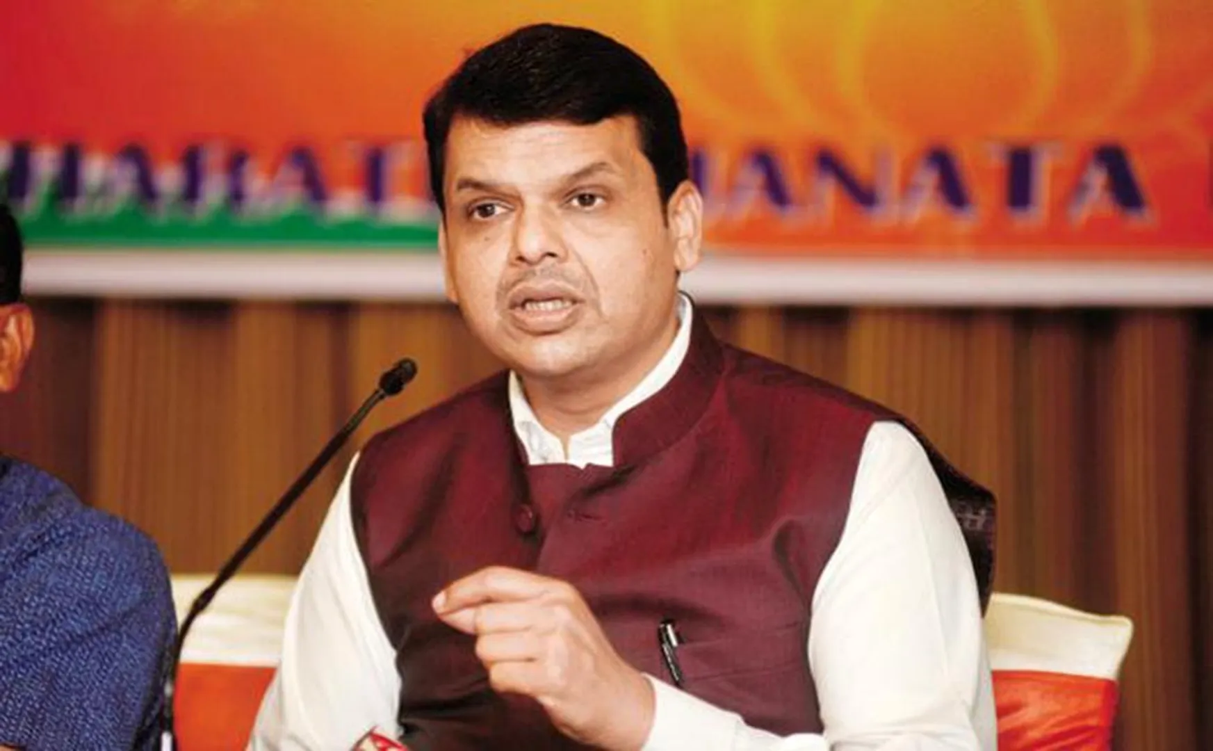 MAHARASHTRA FLOOD PEOPLES AFFECTED STATE MINISTERS AND CM DONATE ONE MONTH SALARY