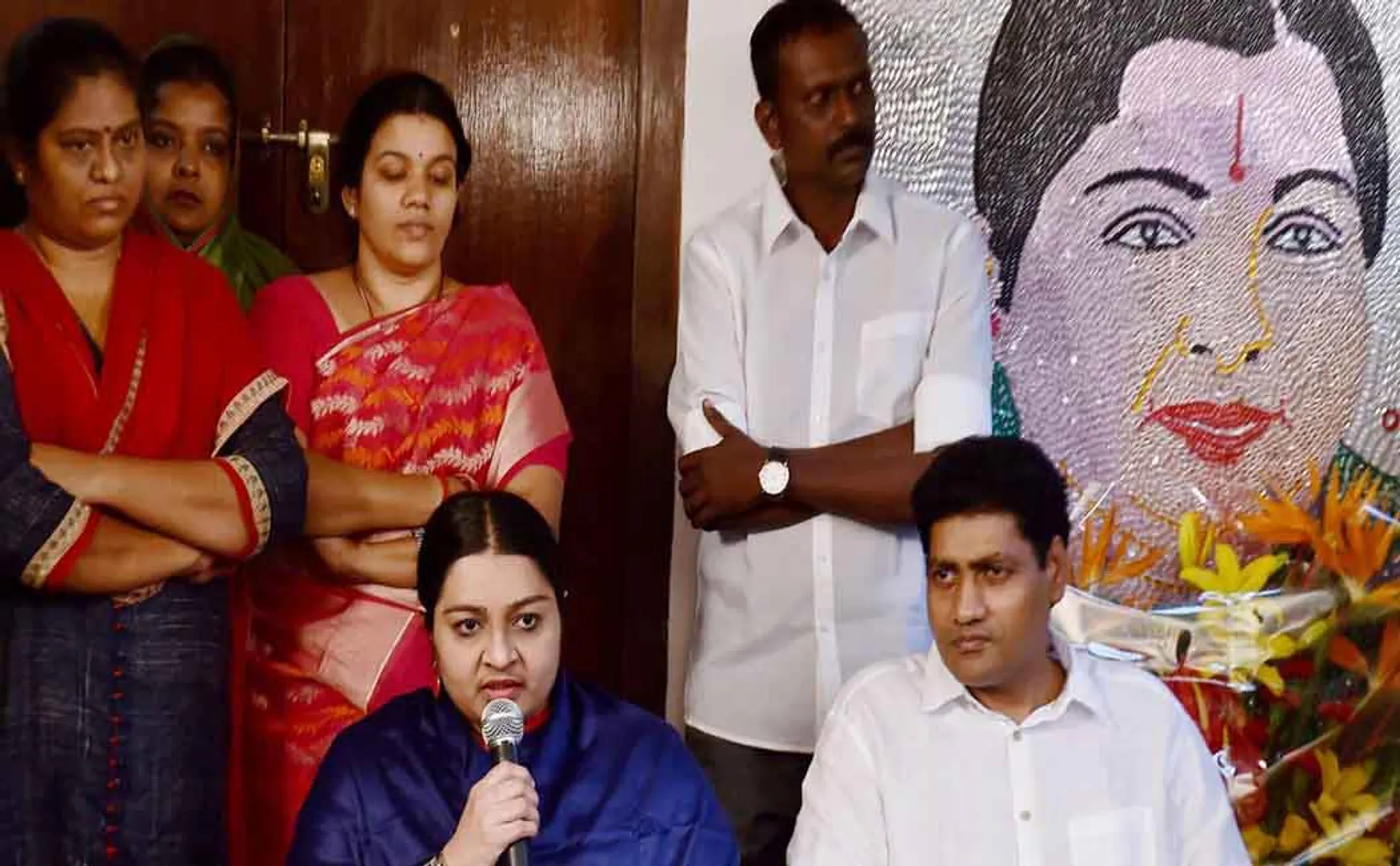 j deepa peravai join with admk party j deepa announced
