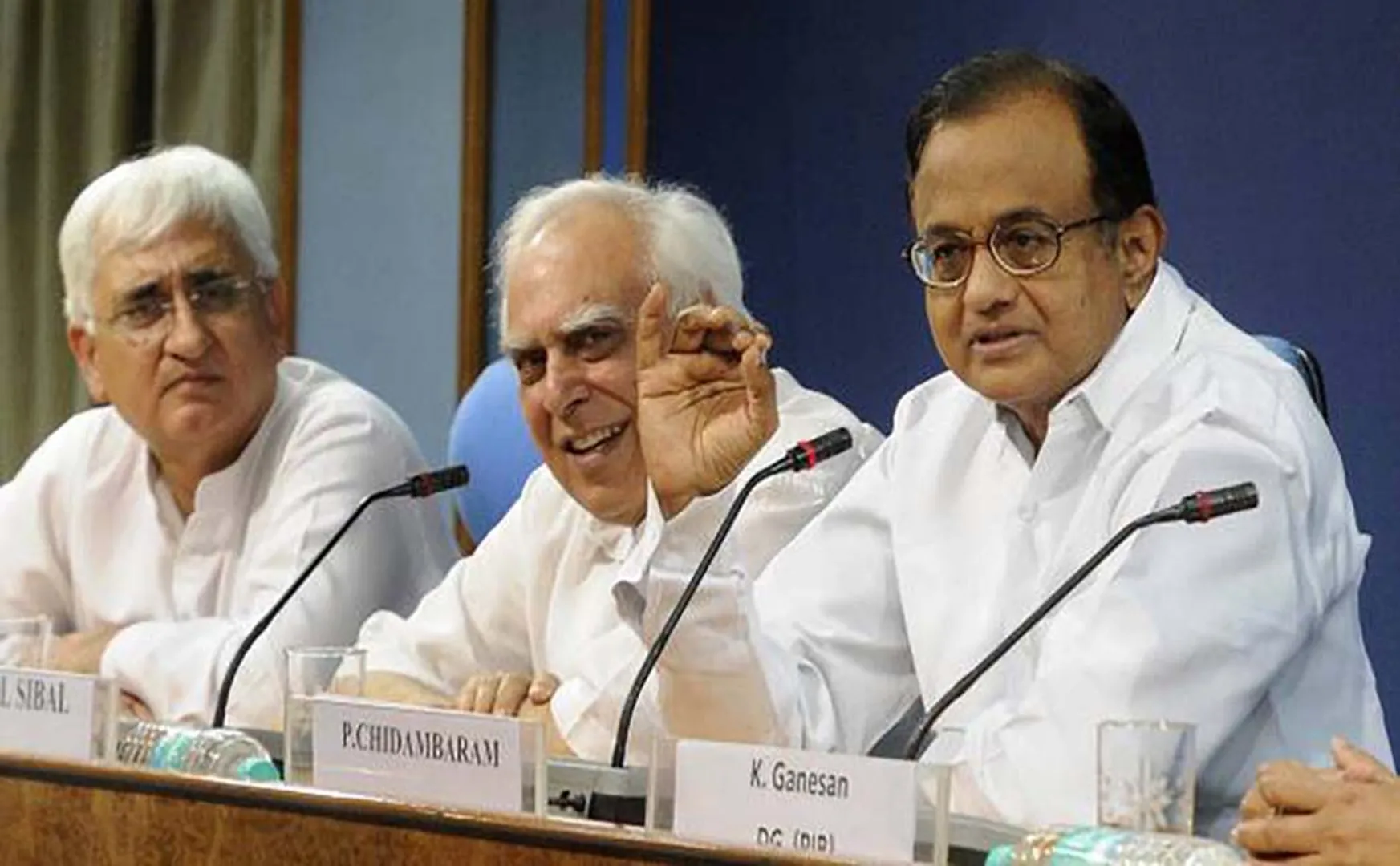 congress party senior leaders called as press meet today at 0815pm