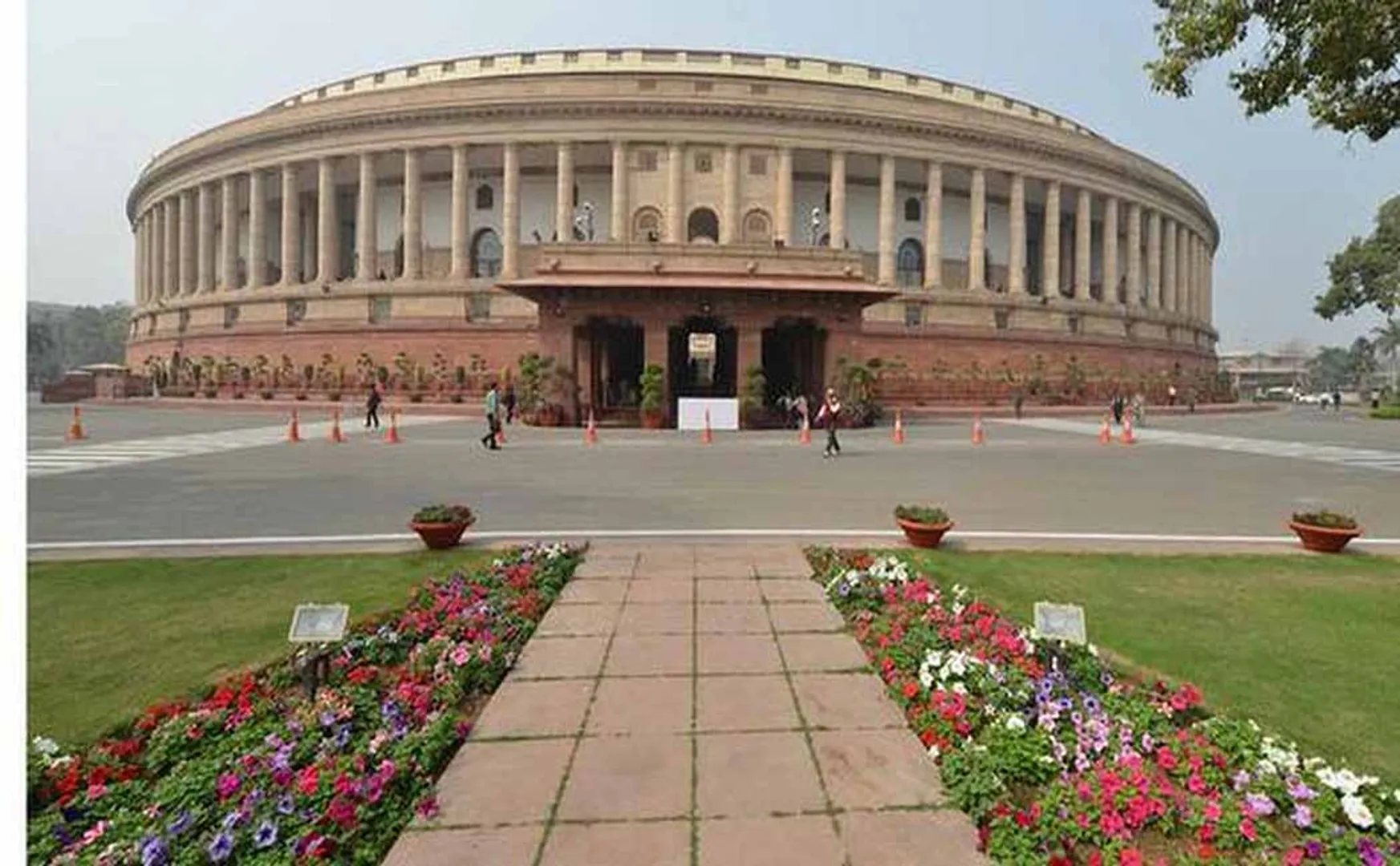 parliament secretary announced plastic did not used in parliament house 