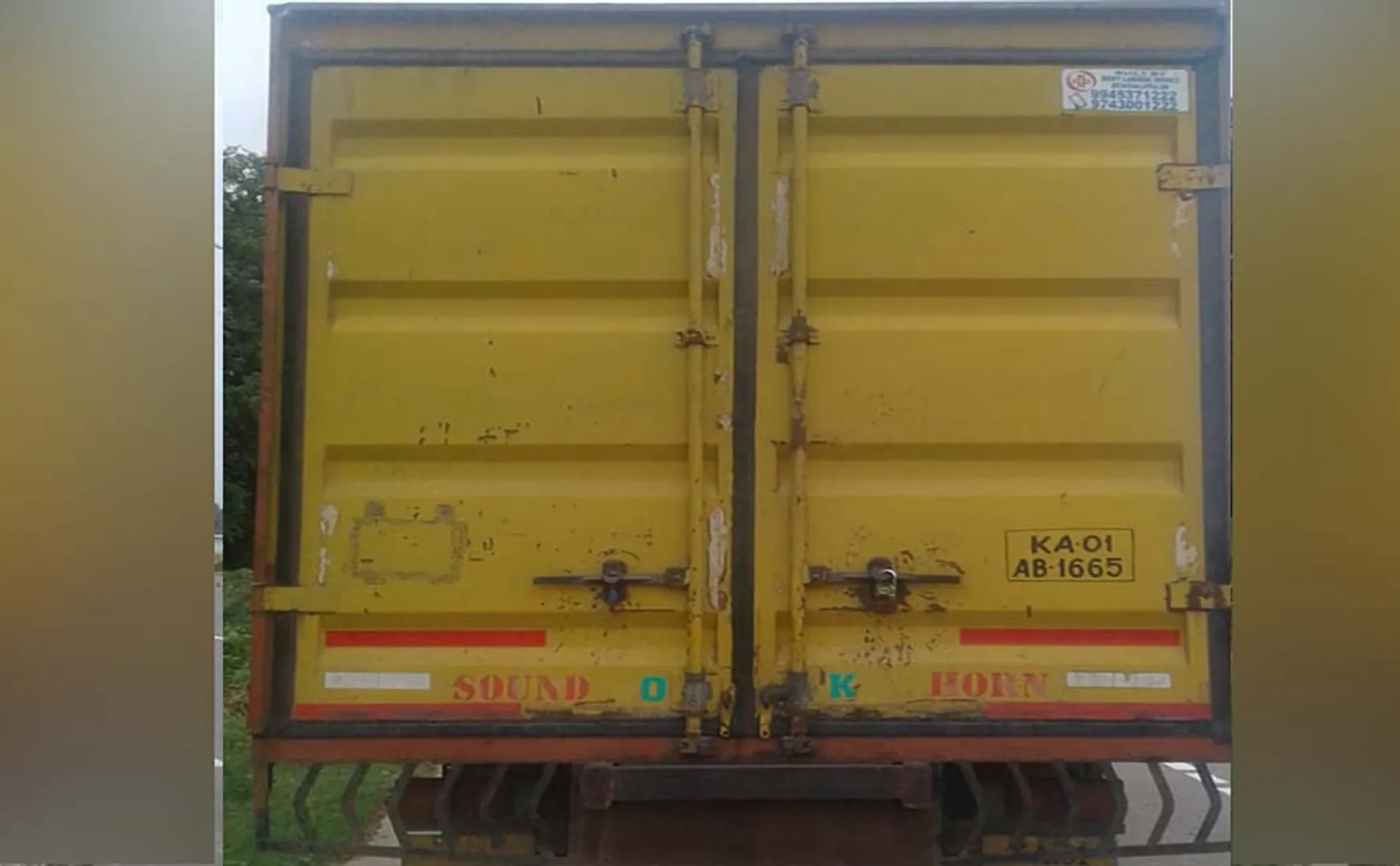 Theft in freight vehicles - Freight vehicles that are afraid to cross the Vellore road.