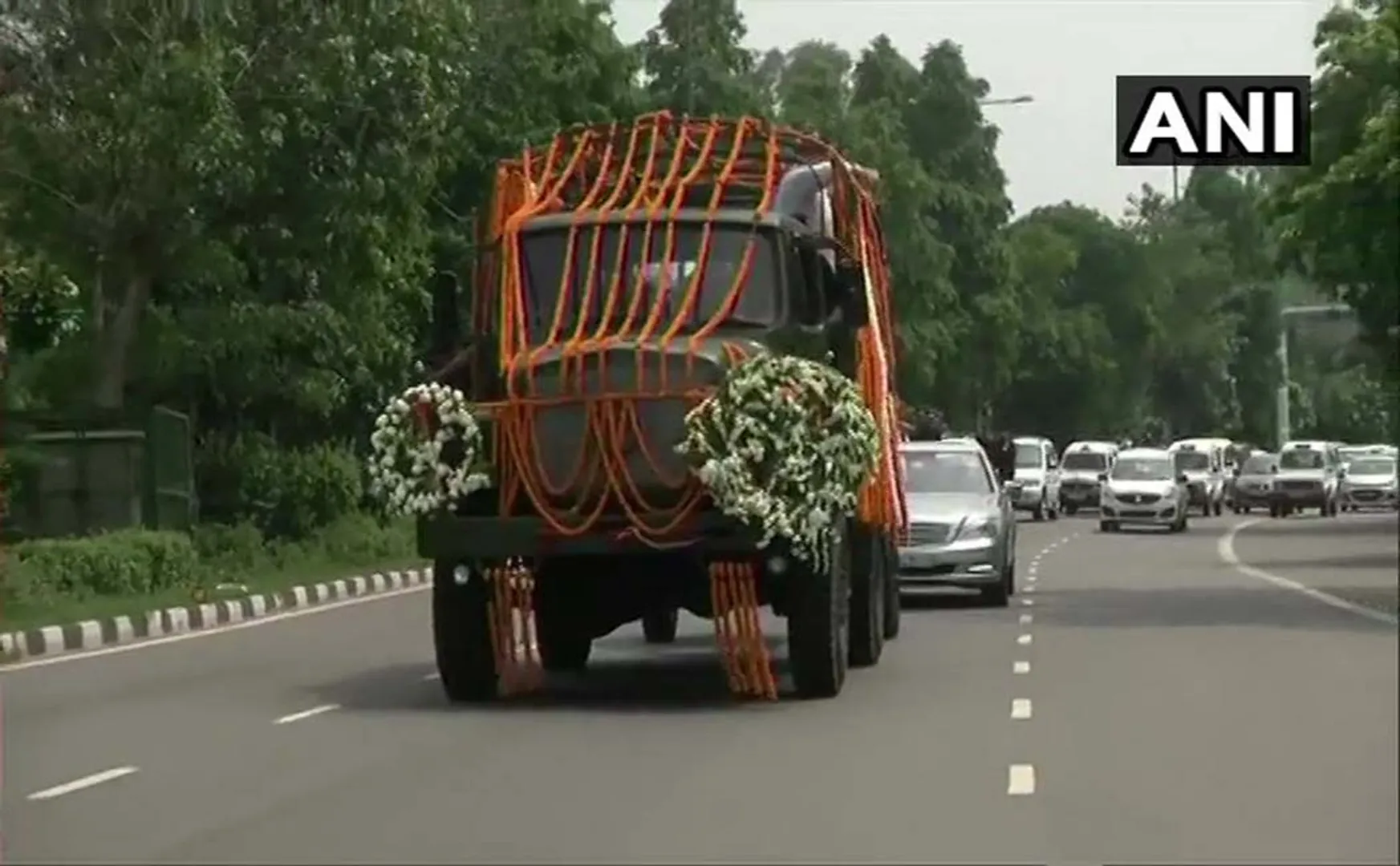 former union minister arun jaitley funeral procession began