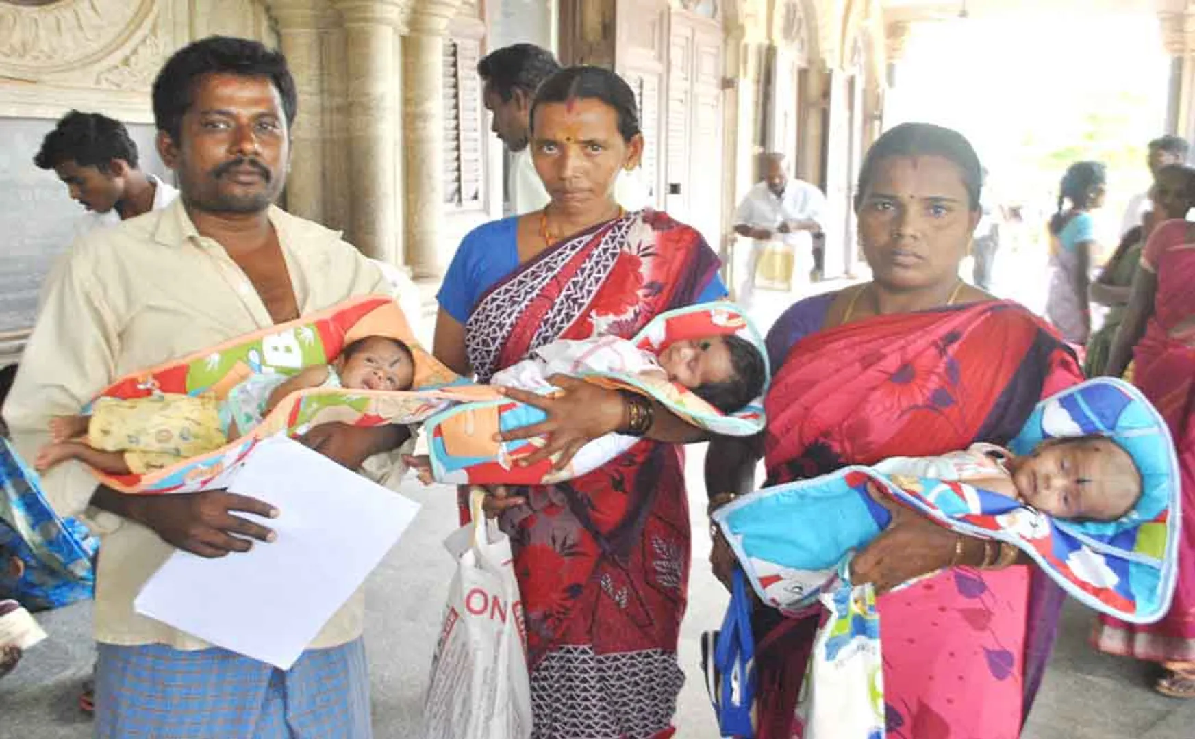 pudukkottai one woman going to collector office need to help 5 childrens