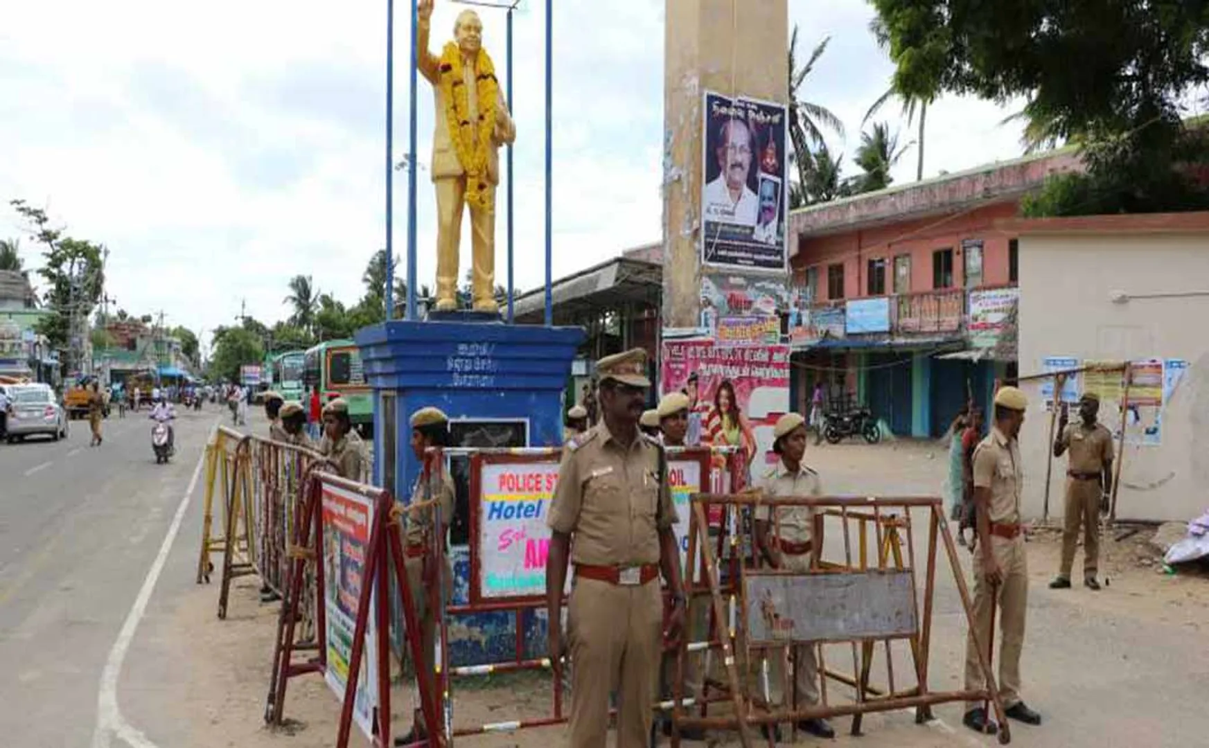 nagai vedharanyam ambedkar statue issue normal condition police 