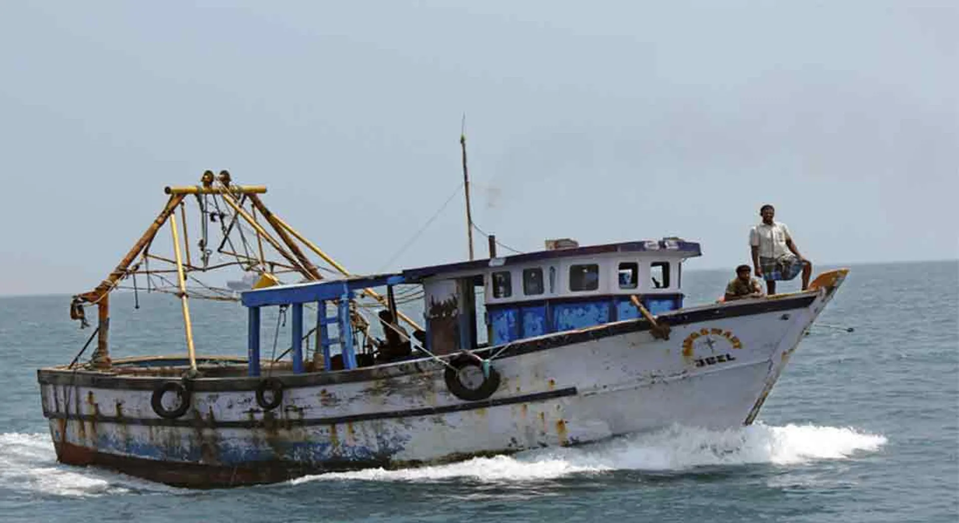  2 fishermen rescued - 8 fishermen in searched 