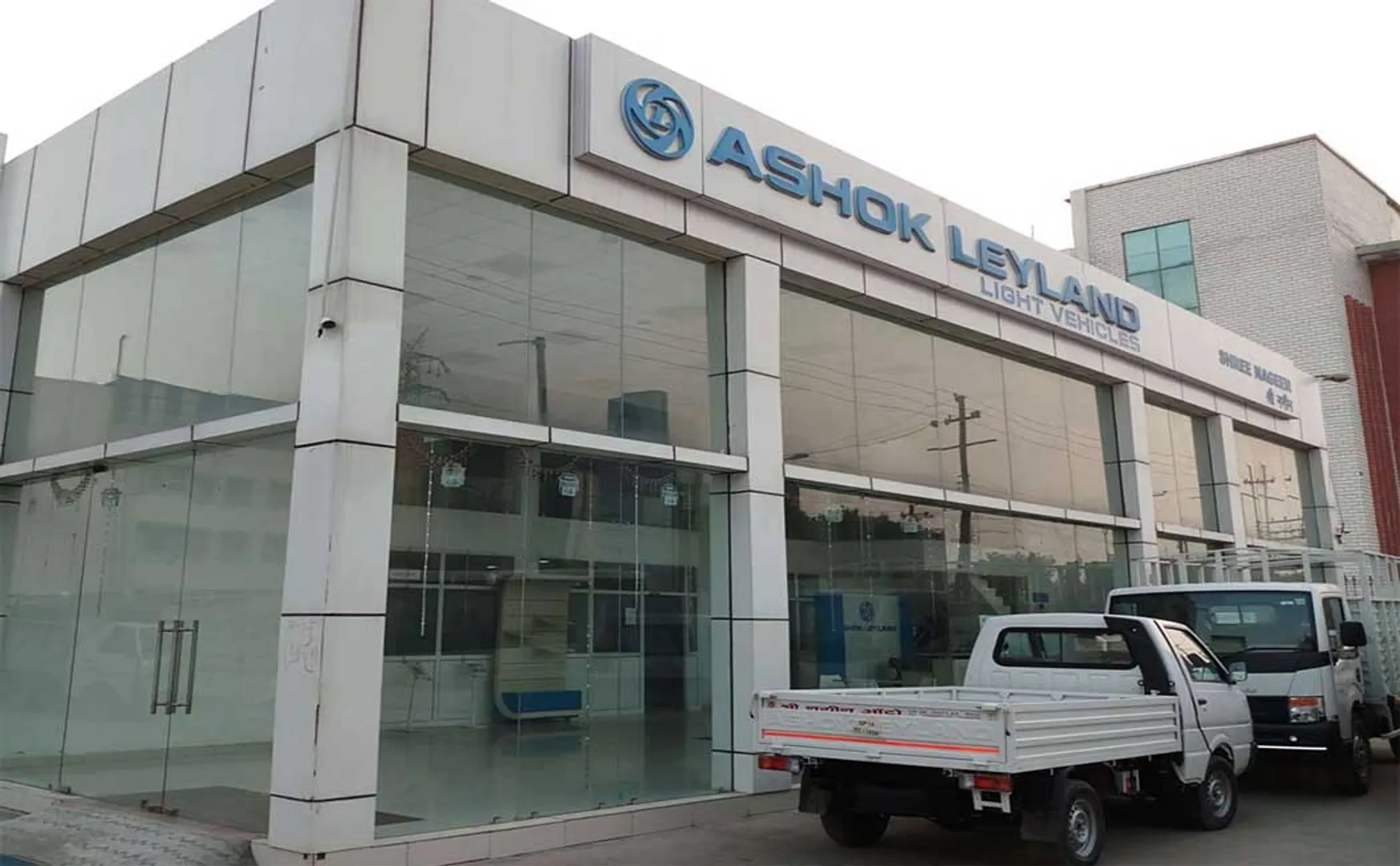 economic crisis, sales down,chennai ennore 'Ashok Leyland' announces holiday for employees!