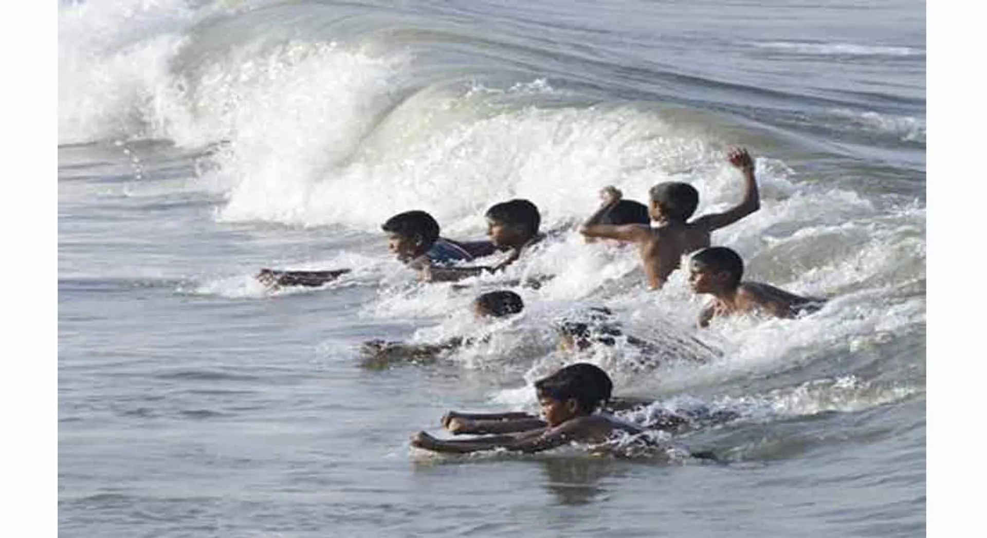 4 students drowned in sea