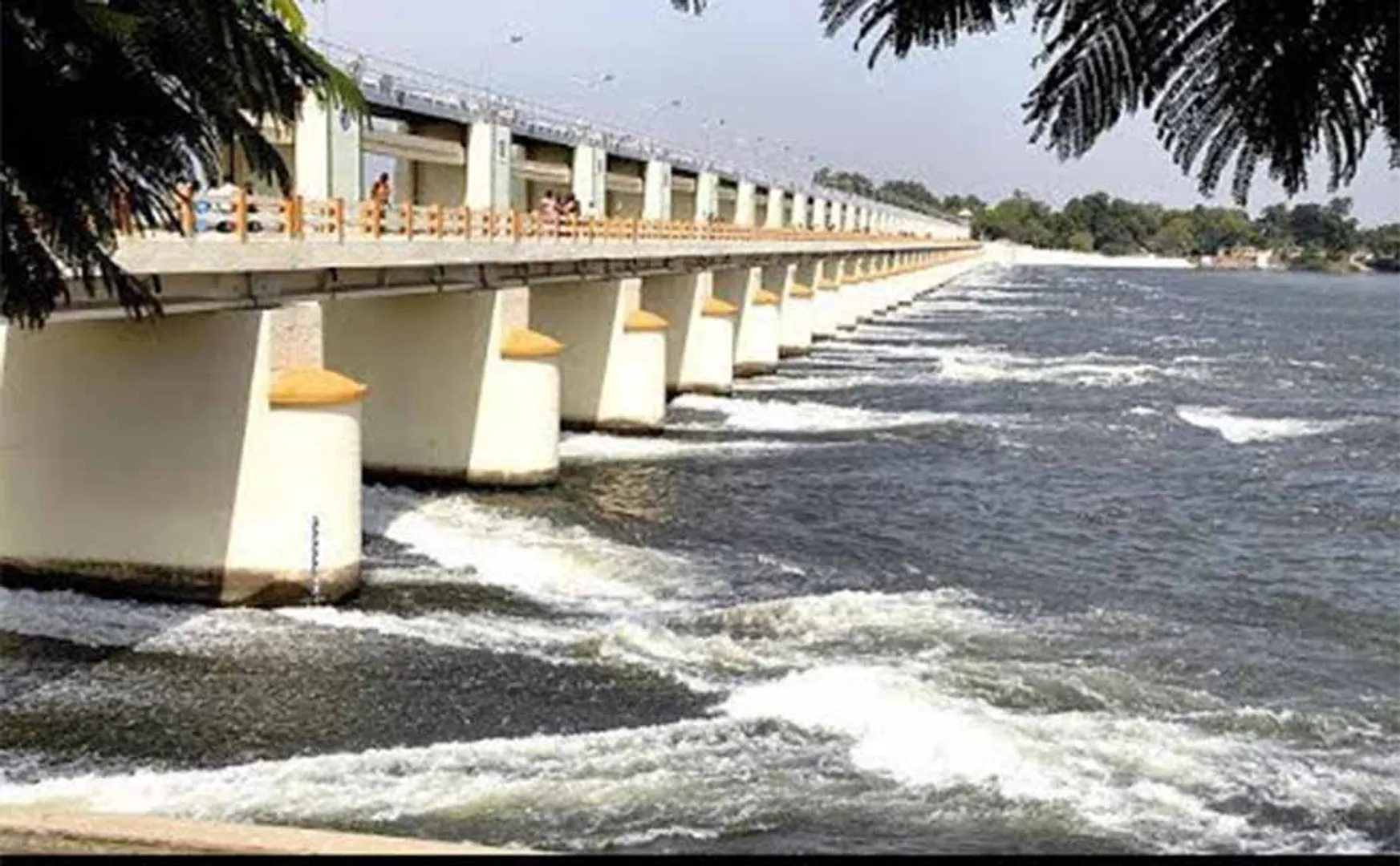 trichy mukkombu water dam water released cauvery raised 