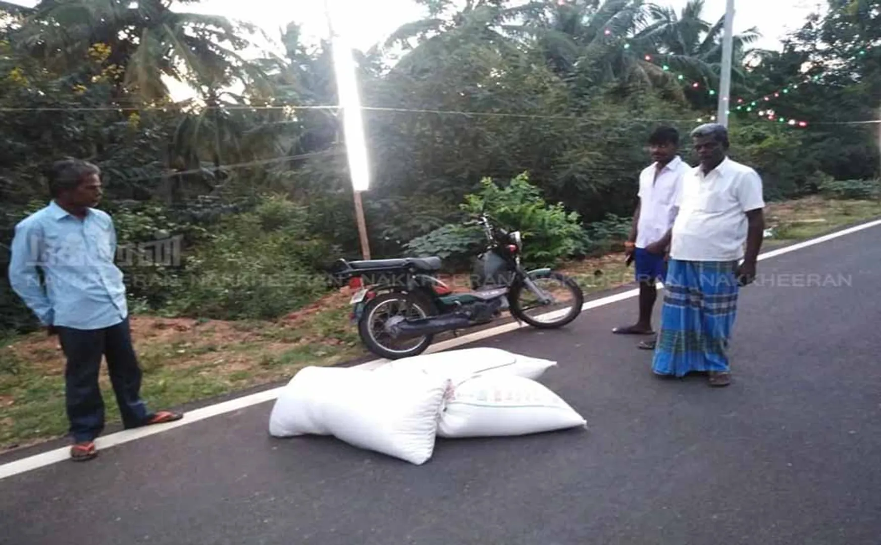 vellore district ration rice ilegal move in andhra pradesh state seizure two wheeler, 120 kg rice 