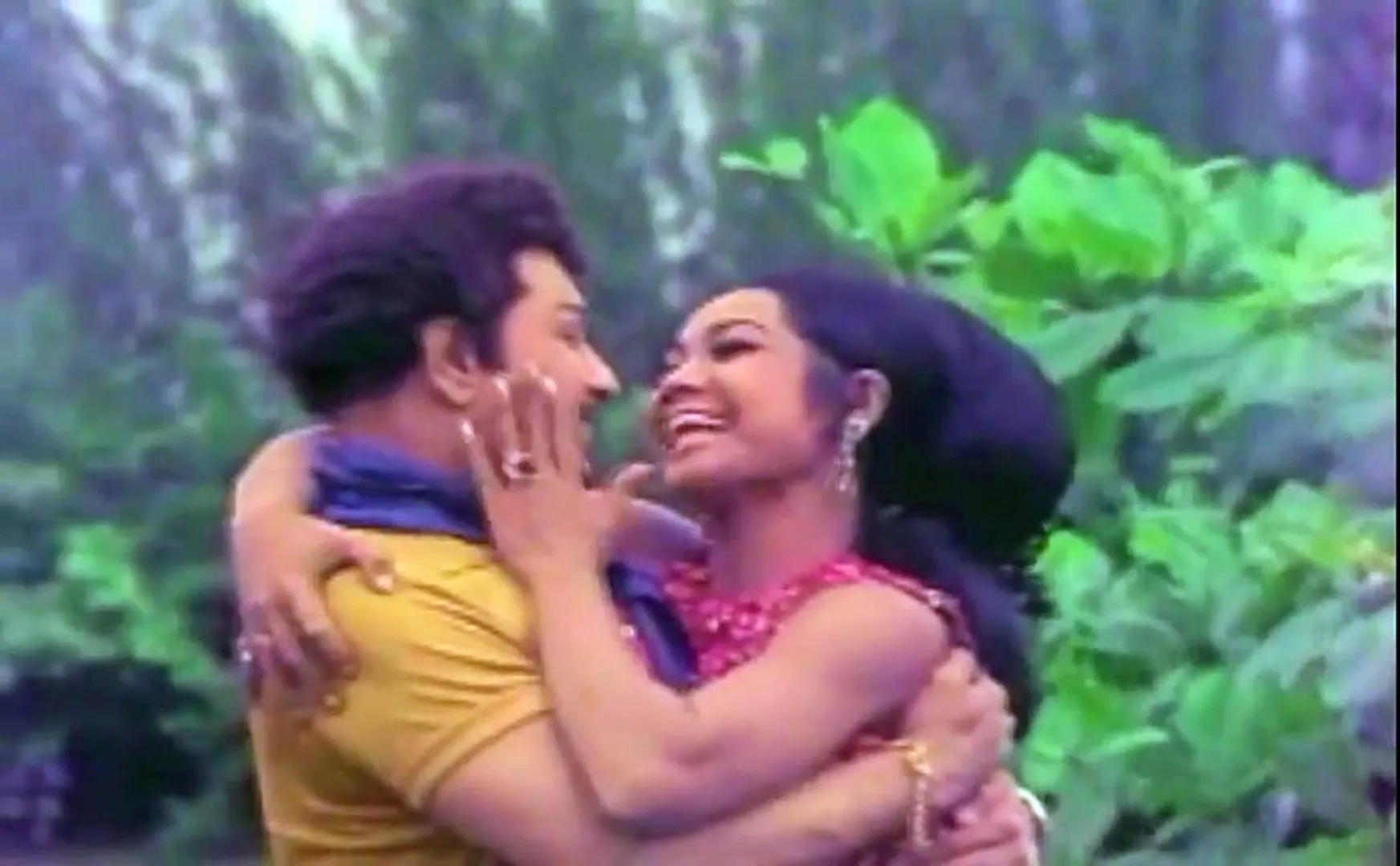 MGR MOVIE PACHCHAI KILI MUTHUCHCHARAM SONG SINGER 