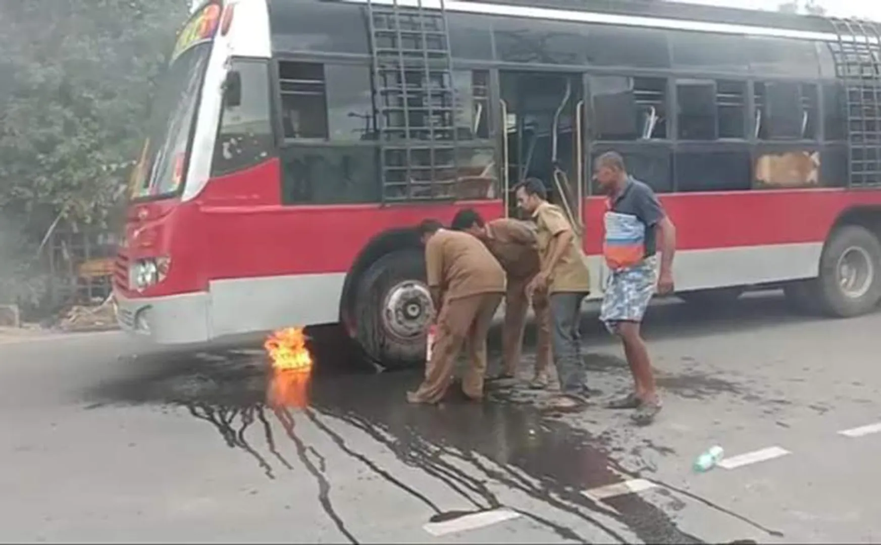 VELLORE VANIYAMBADI PRIVATE BUS INCIDENT PEOPLES SHOCKED