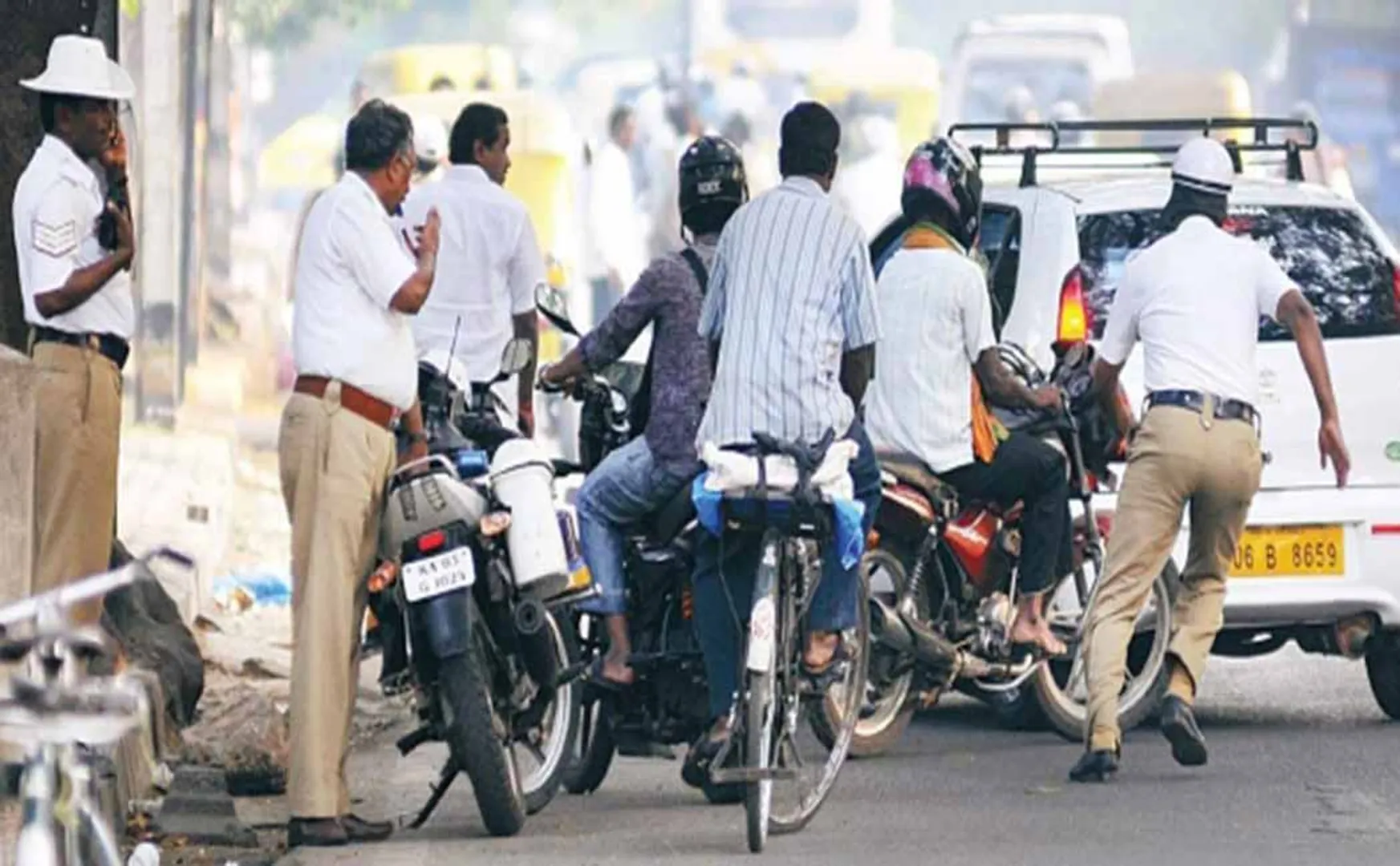 tamilnadu Case filed against 1.18 lakh people for not wearing helmet dgp office 