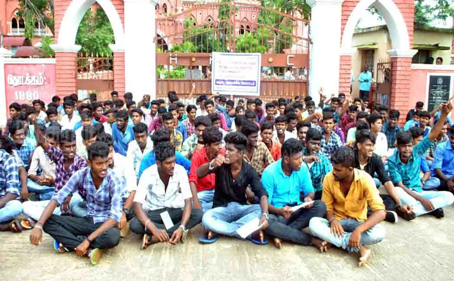tamilnadu govt 5th, 8th board exam  against students and parents strike 
