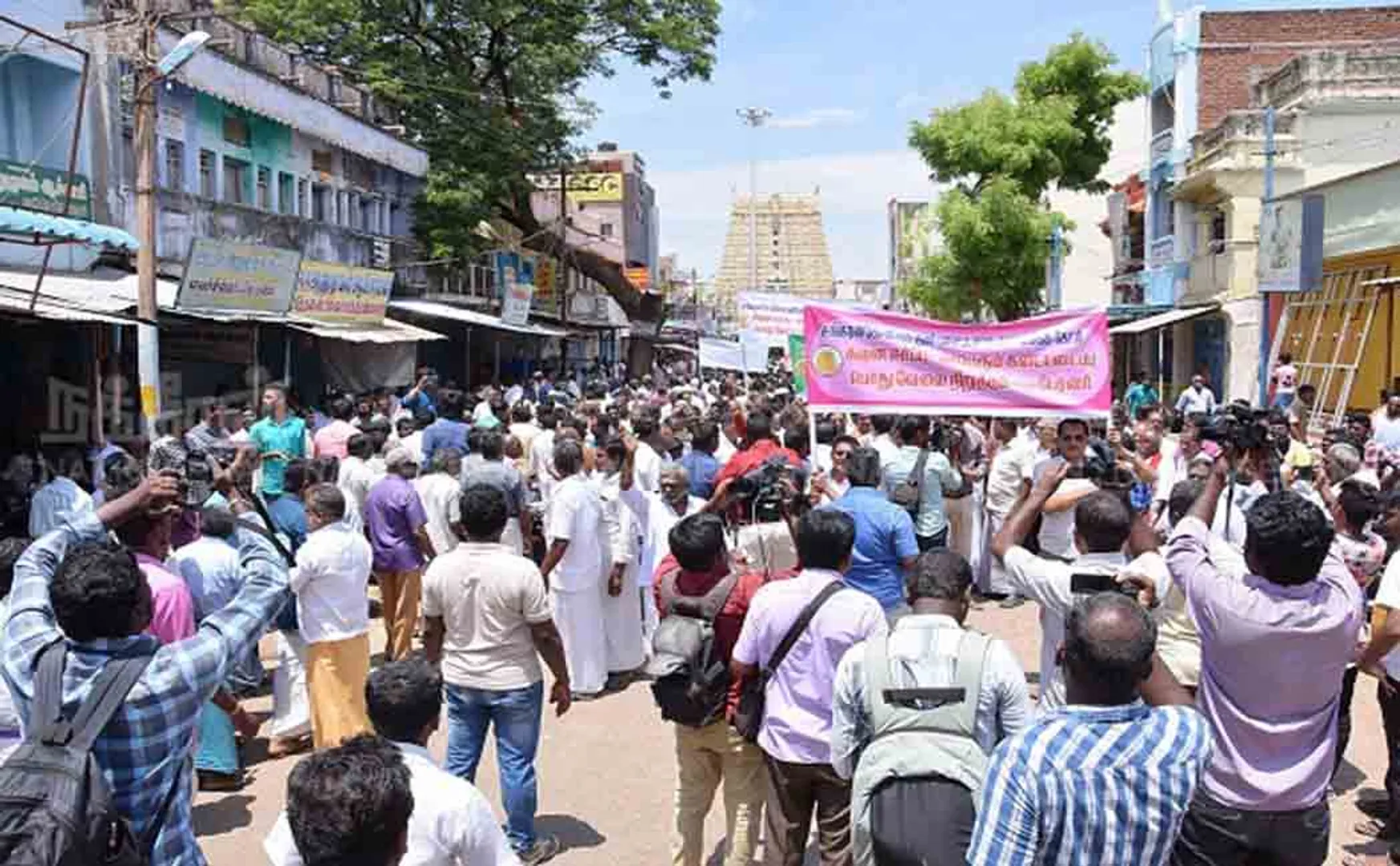 Sankarankovil individual district need peoples rally  Shop closures