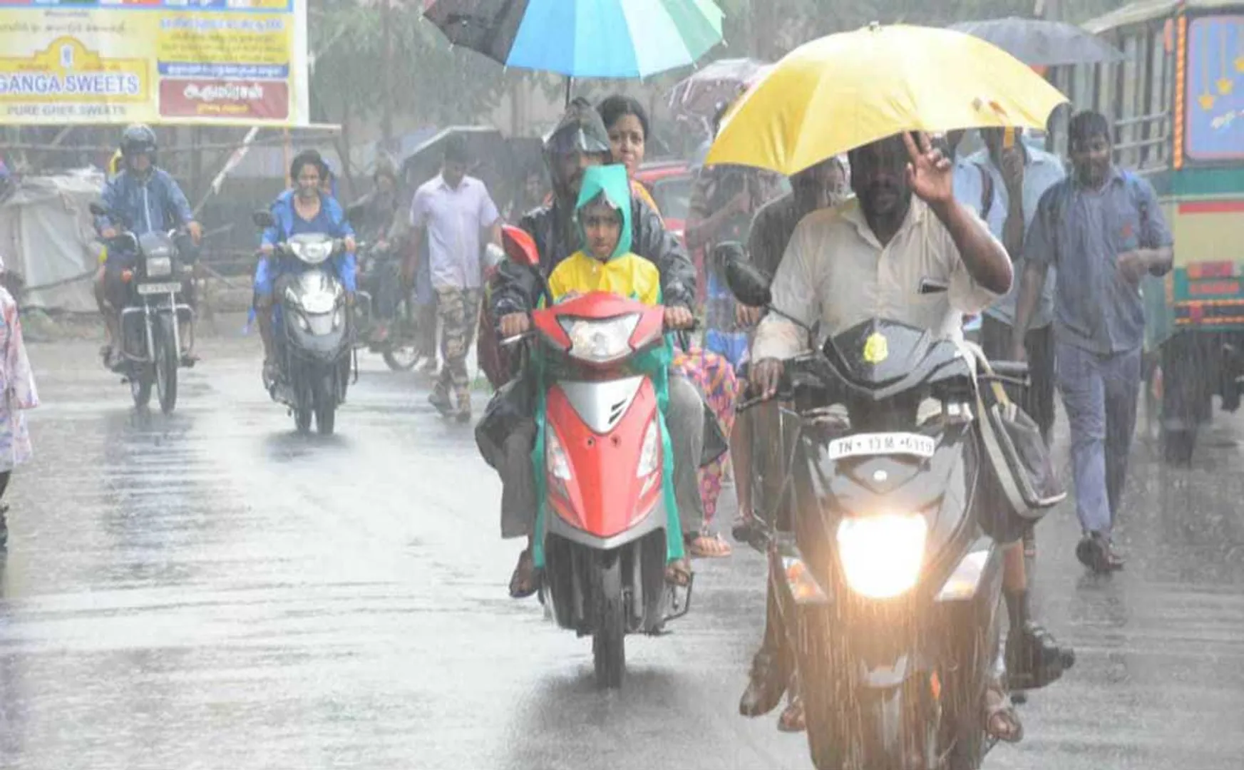 salem district continue heavy rain in day by day  