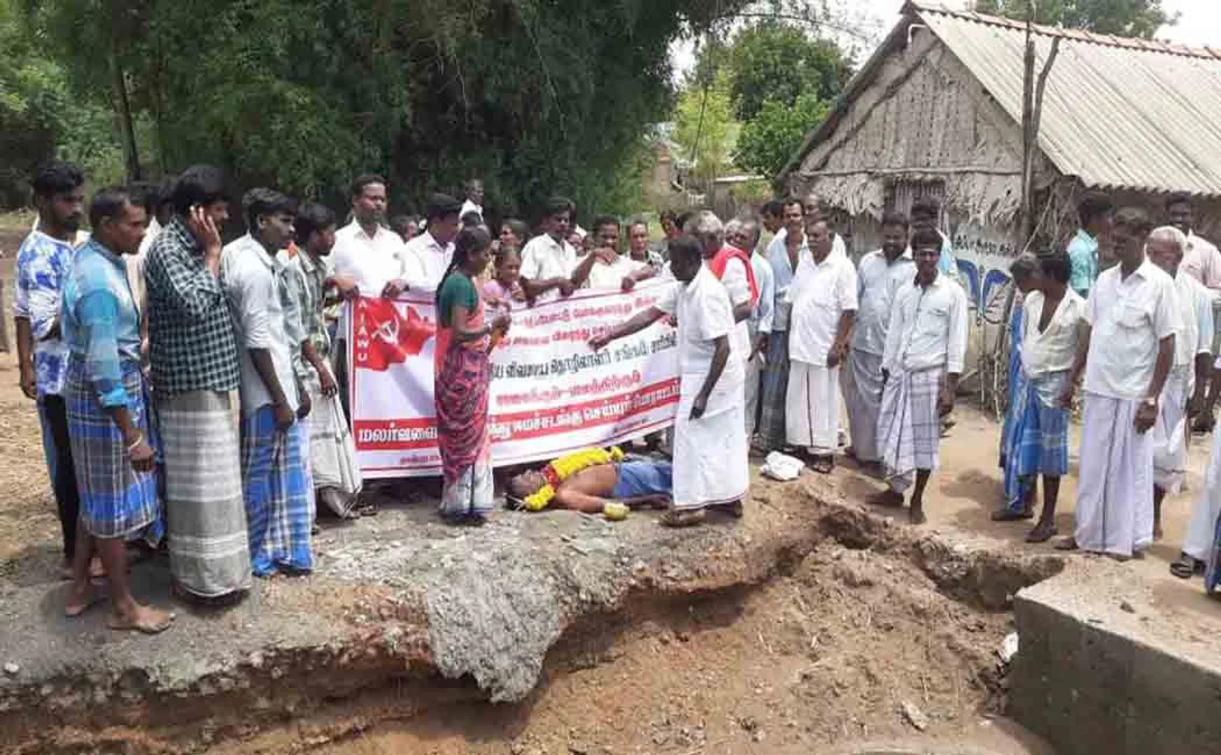 cuddalore kattumannarkoil not get road facilities peoples strike 