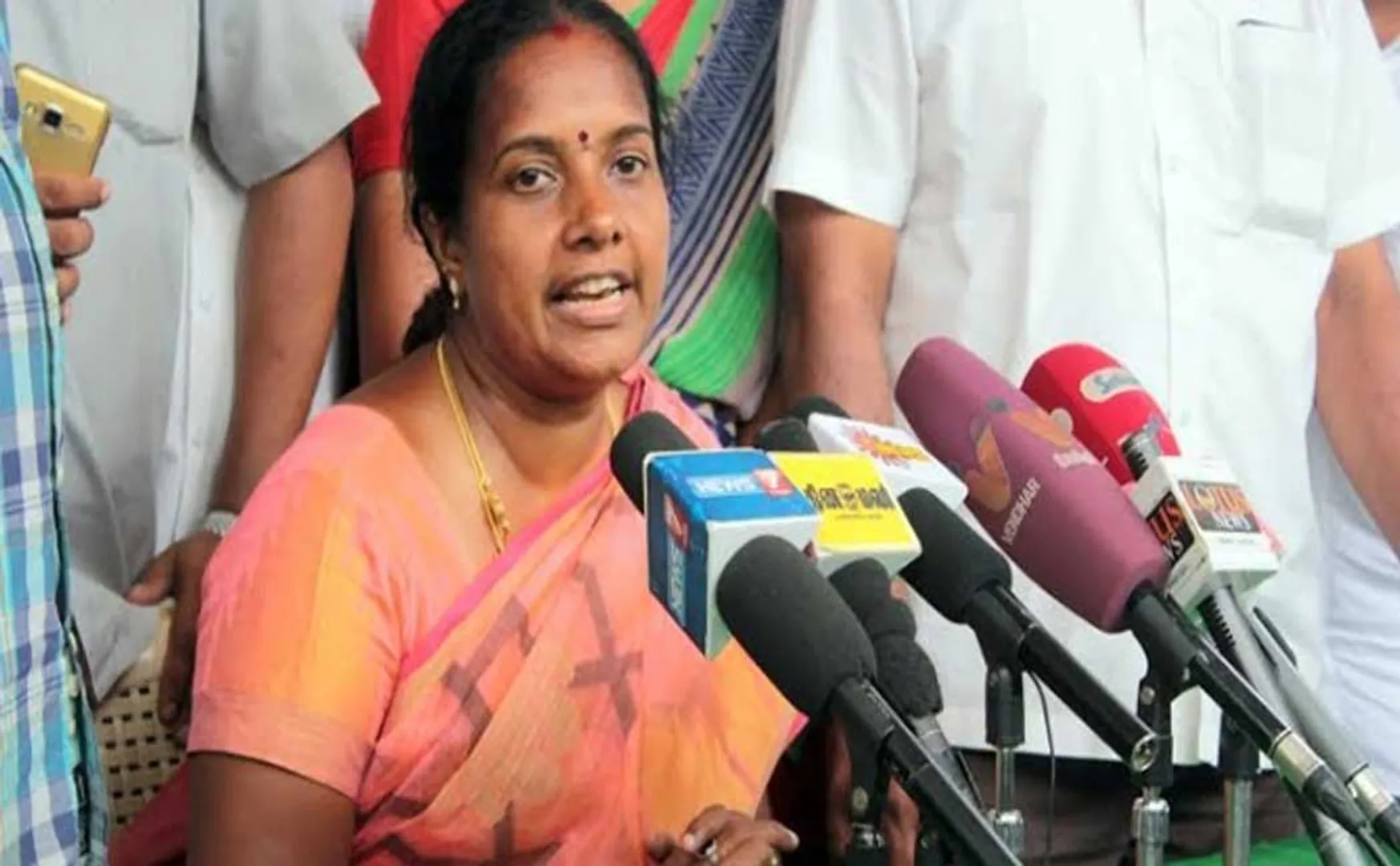 vanathi sreenivasan press meet 