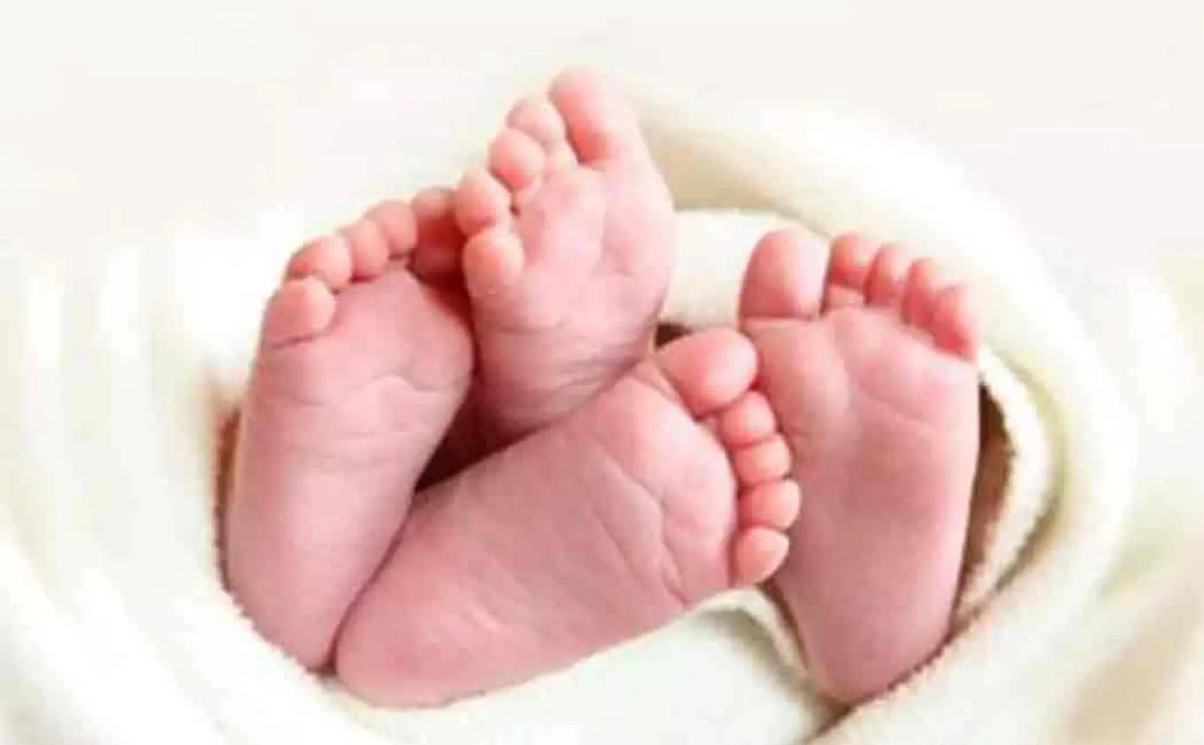 uttarpradesh couple and twin girl babies