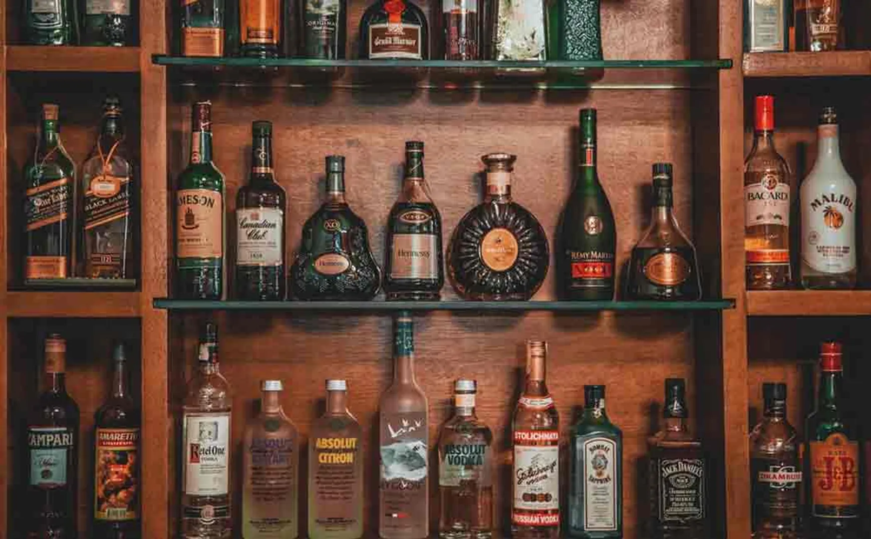 delhi highcourt about minimum age for liquor consumption