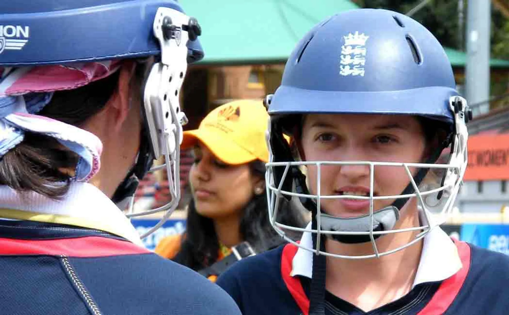sarah taylor announces retirement from international cricket