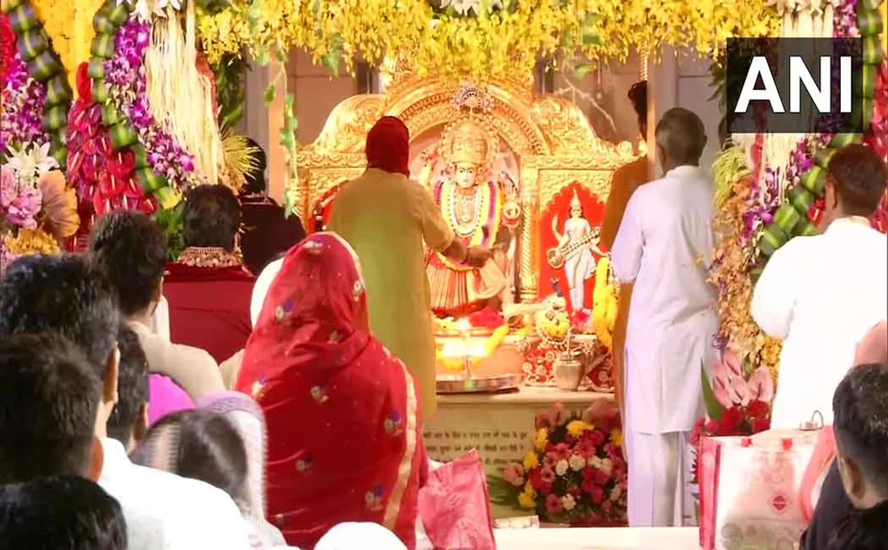 ALL OVER INDIA PEOPLES CELEBRATING THE NAVRATRI FESTIVAL 