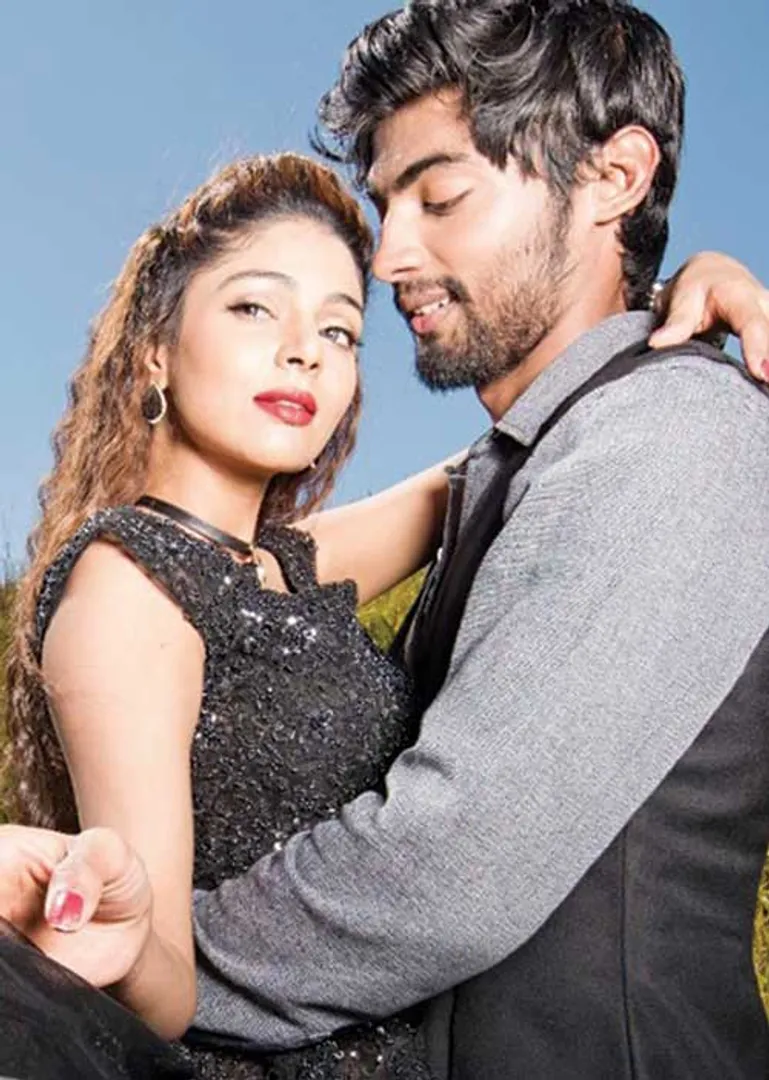 /idhalgal/cinikkuttu/sanam-shetty-celebrates-darshan