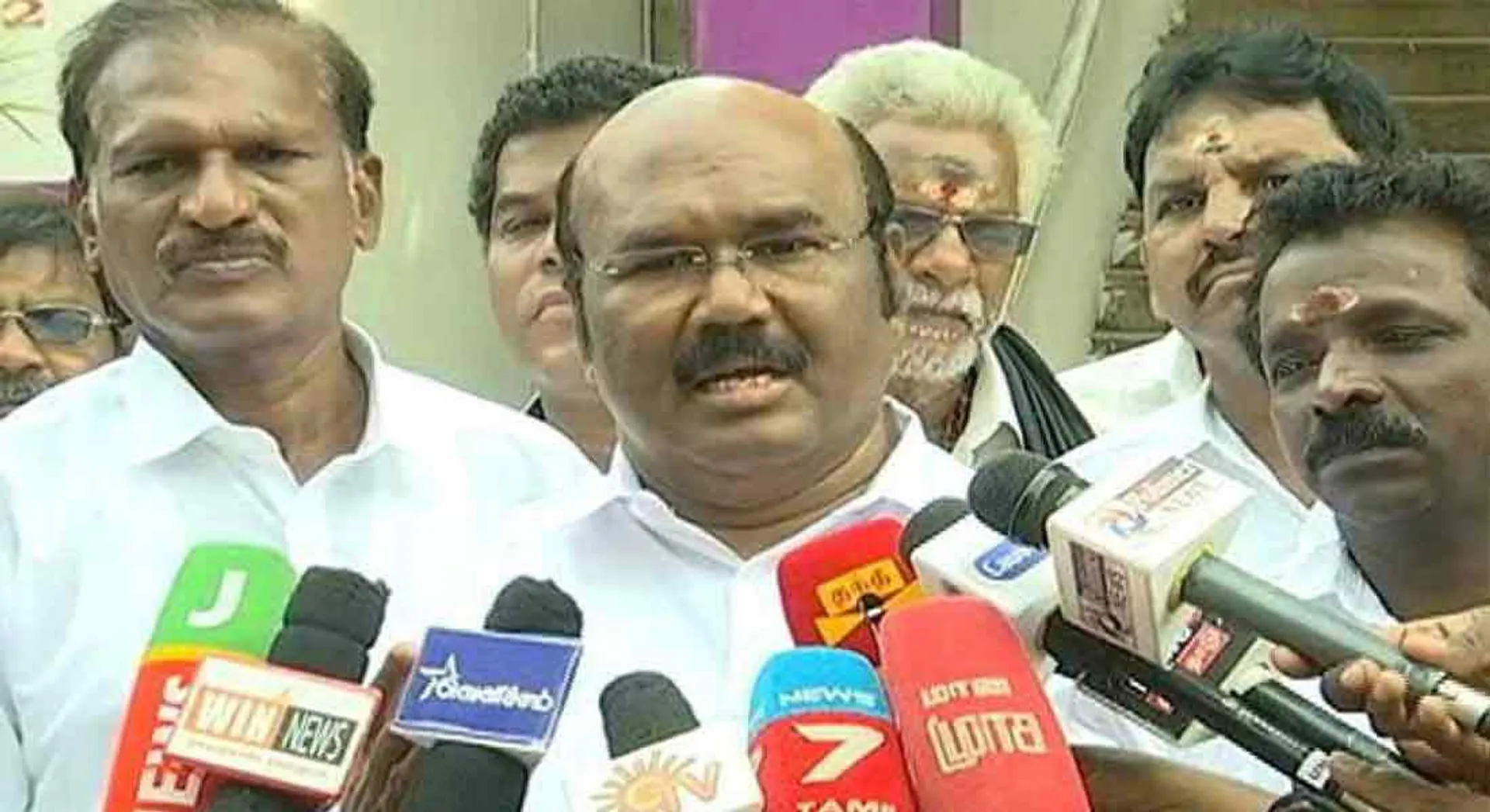Minister Jayakumar singing lines!