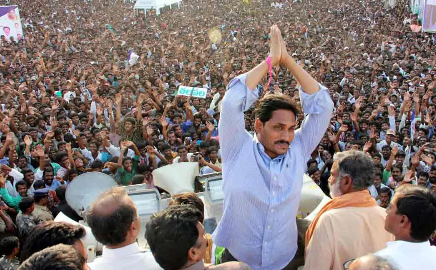 jaganmohan reddy inagurates vahan mitra scheme