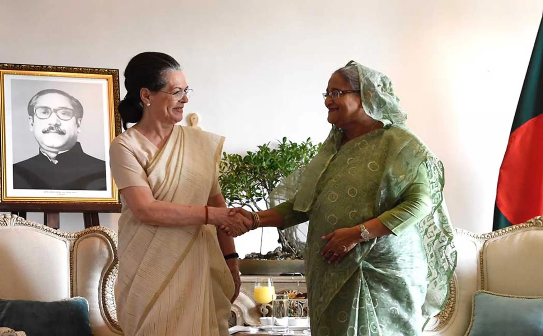 Congress leaders meet Bangladesh PRIME MINISTER (Pictures)