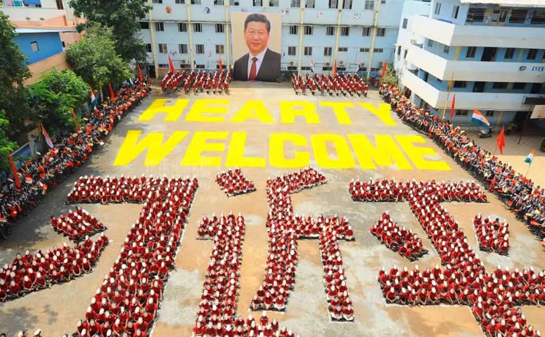 Students welcoming the Chinese President