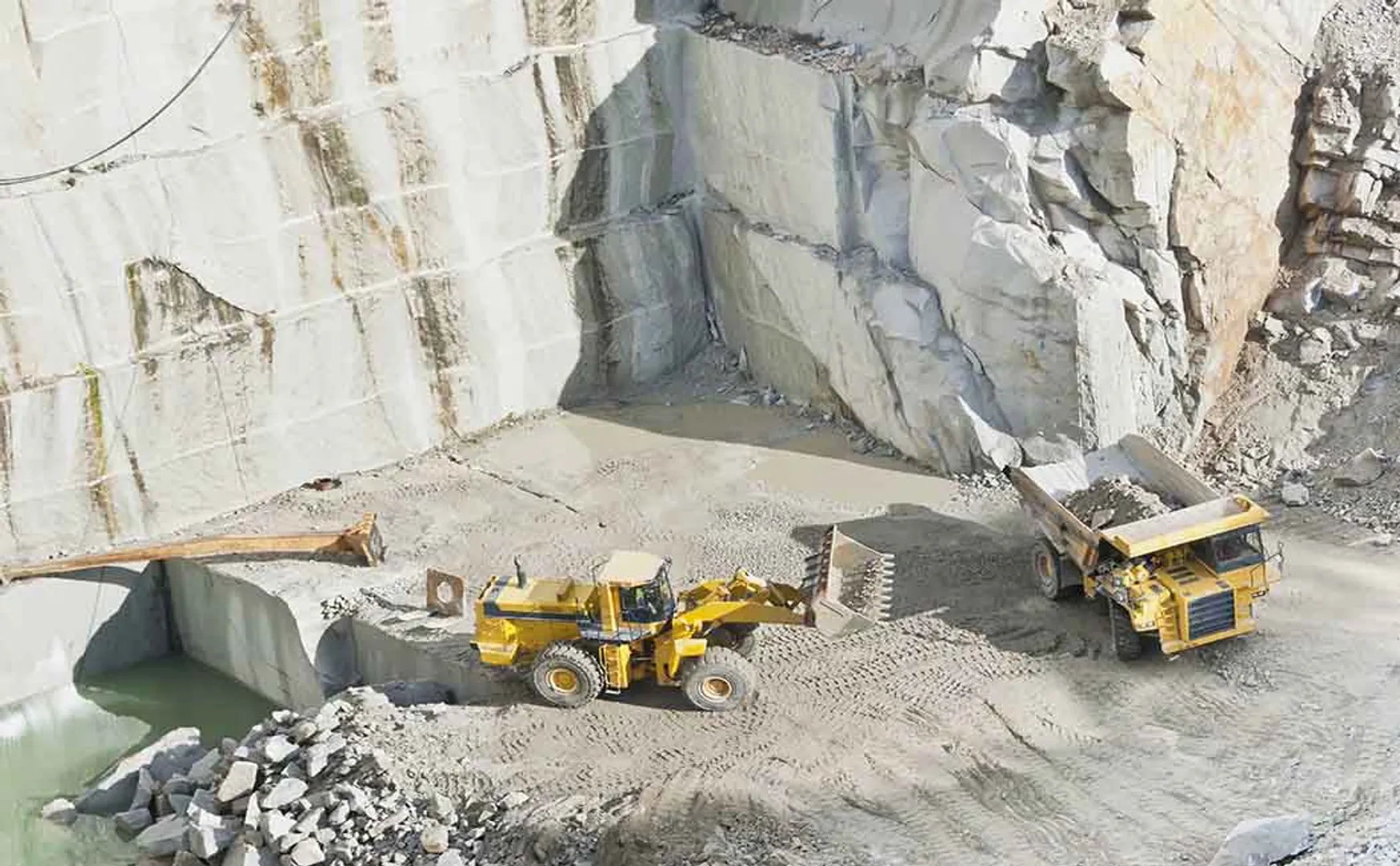  Stone quarries and granite quarries    The grooves can be filled with trash!