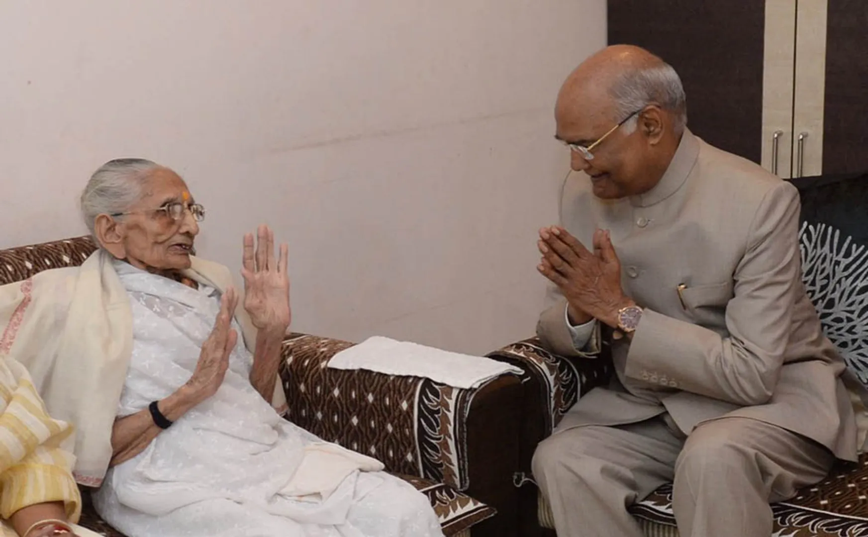 PRESIDENT RAMNATH KOVIND MEET FOR PM NARENDRA MODI MOTHER AT GUJARAT GANDHI NAGAR 