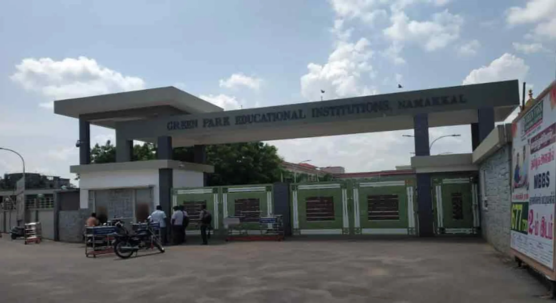 Namakkal: Income Tax Department Test at Green Park Neet Training Center; 150 crore tax evasion expose!