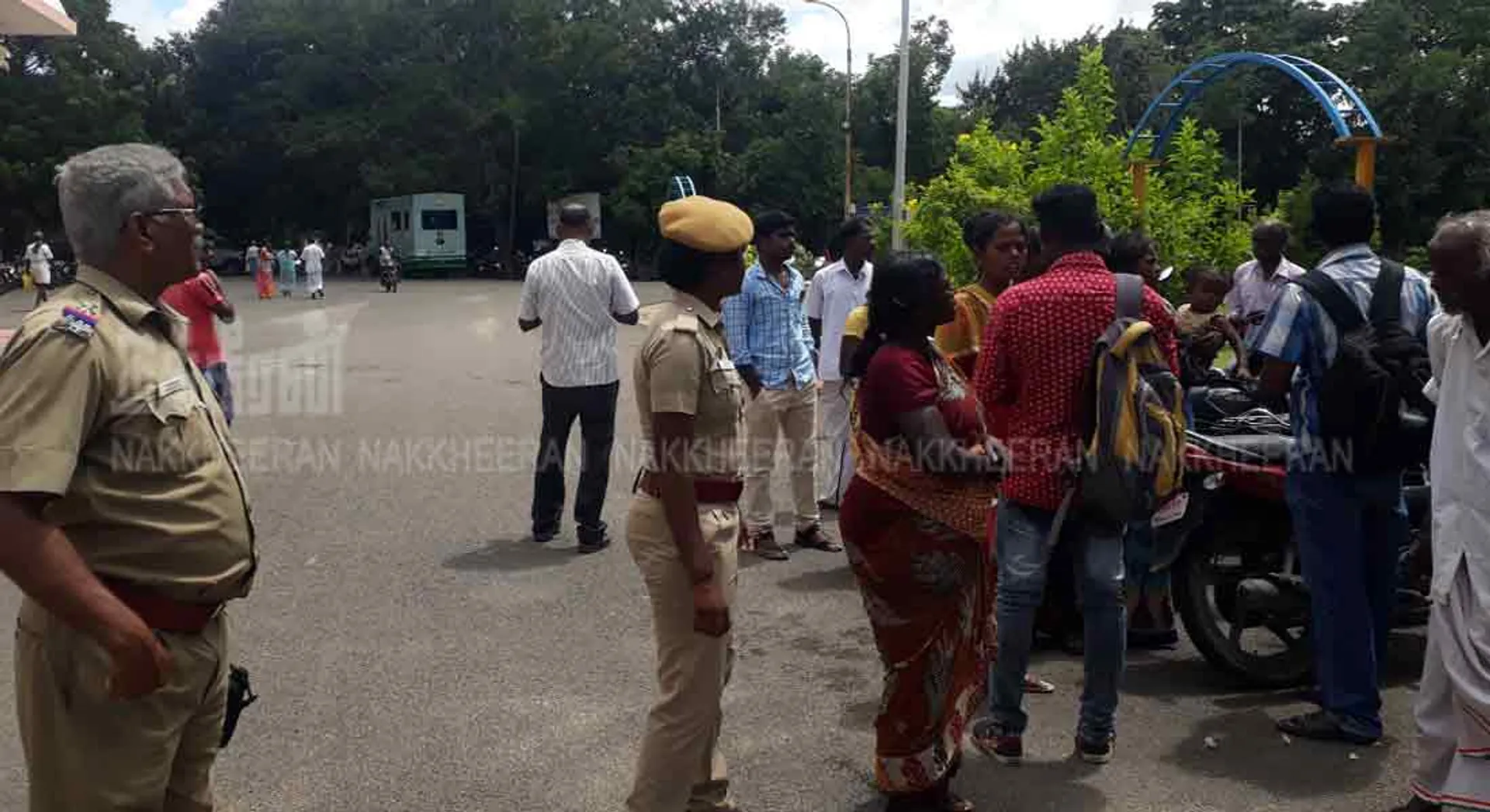  Two women try to set fire to the collector's office complex - nervous policemen