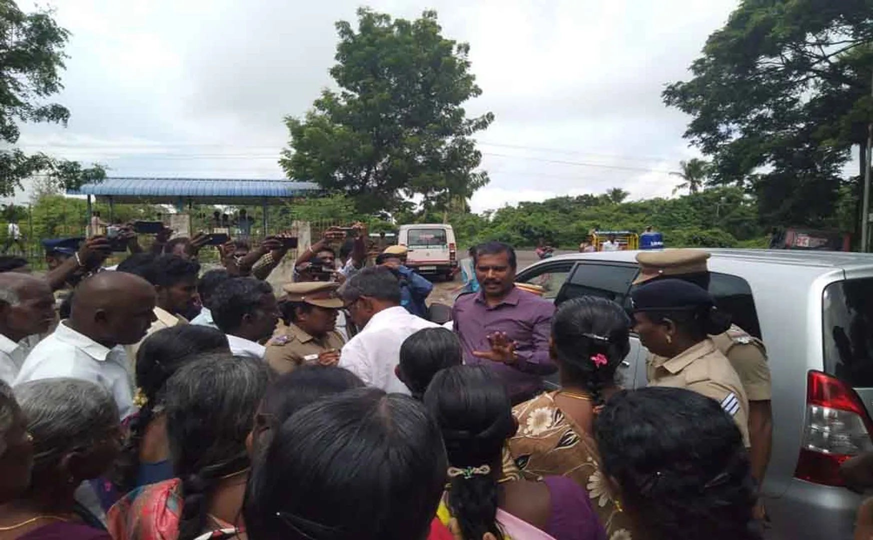 ONGC COMPANY AGAINST PEOPLES HAS PETITION GIVE TO COLLECTOR