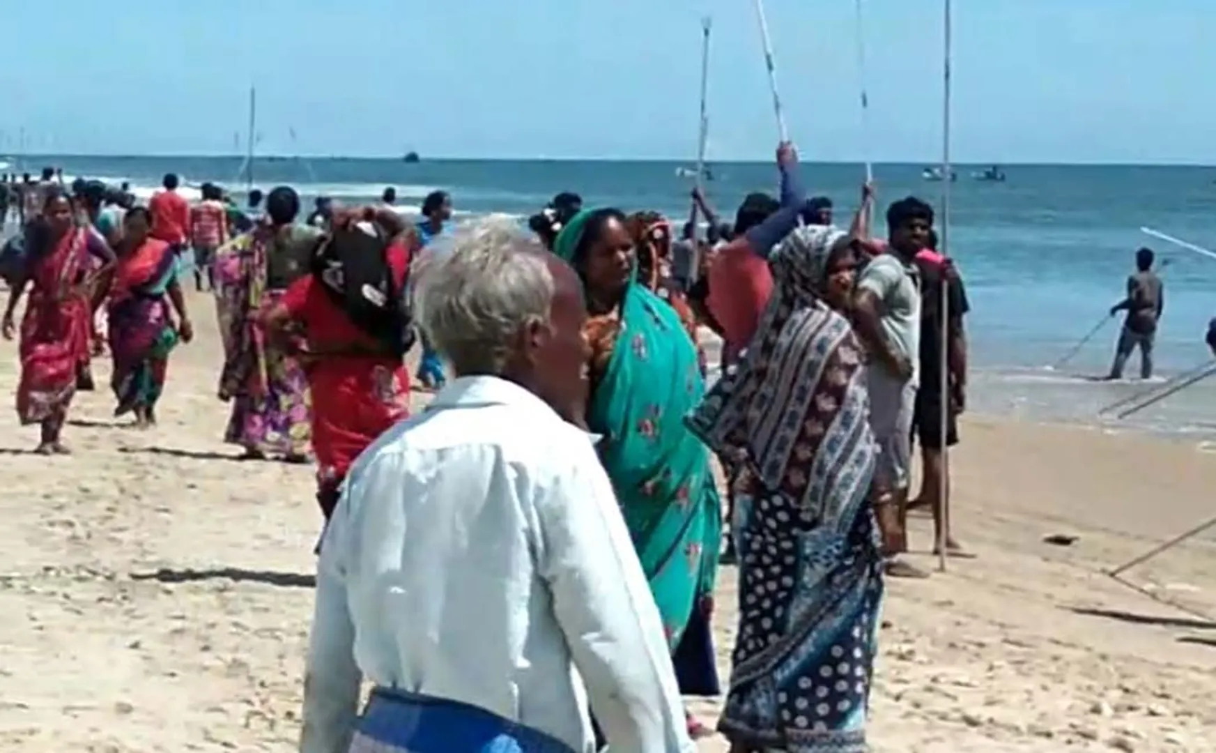 puducherry fishermans fight police investigation 