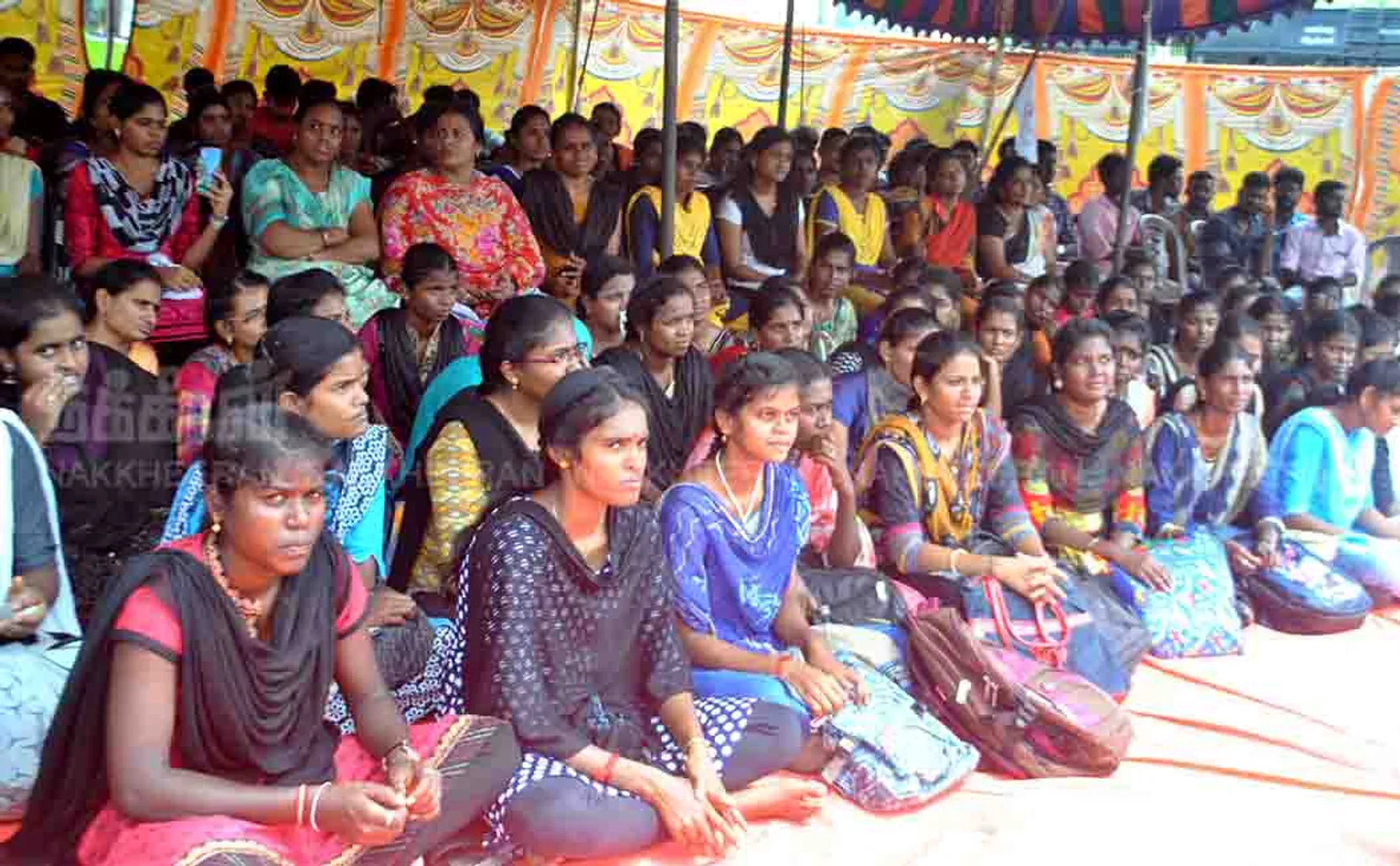 PUDUKKOTTAI DEGREE HOLDERS STRIKE NEED FOR JOBS