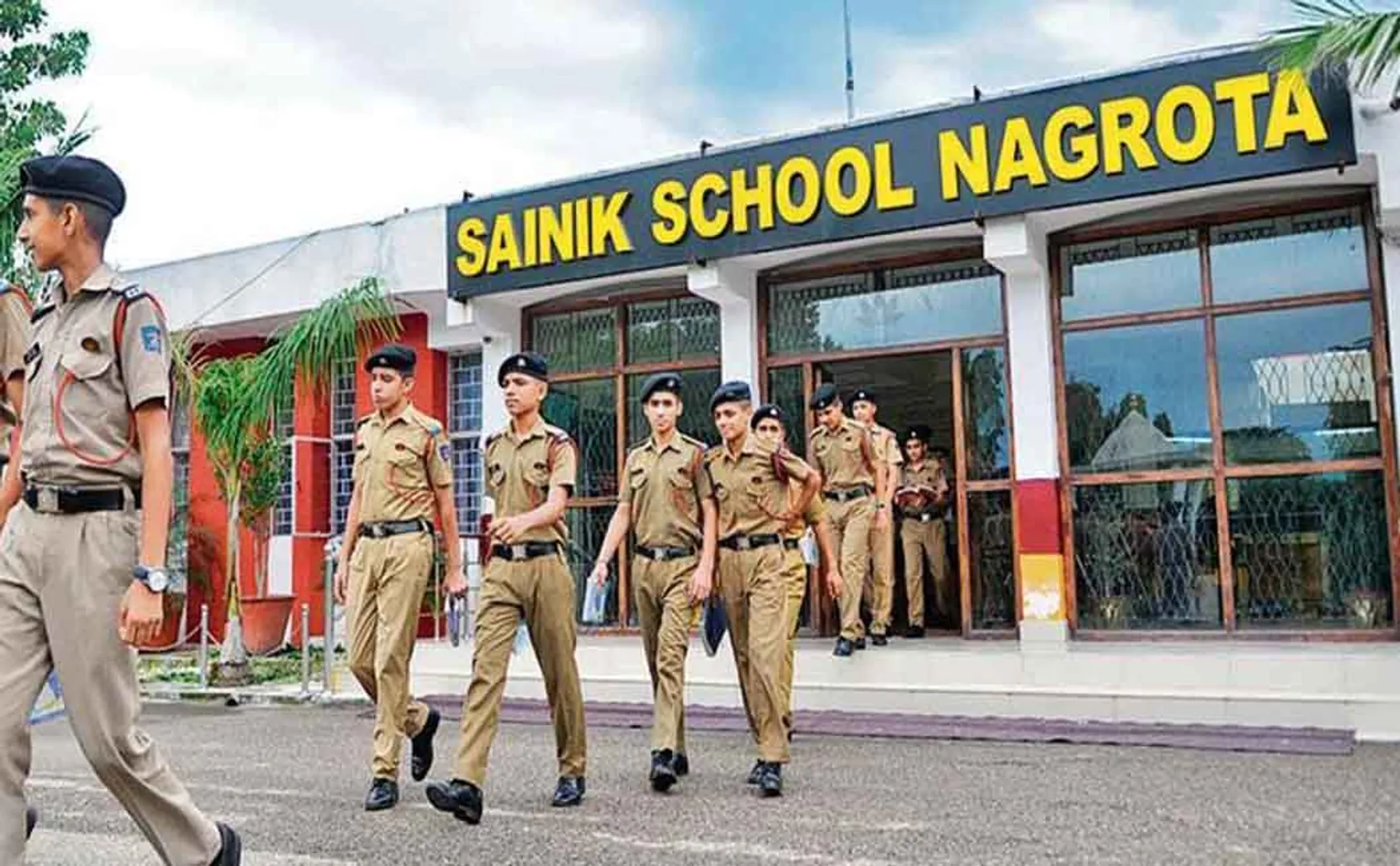 MINISTRY OF DEFENCE SAINIK SCHOOLS GIRLS ADMISSION ALLOWED UNION GOVERNMENT DECISION 