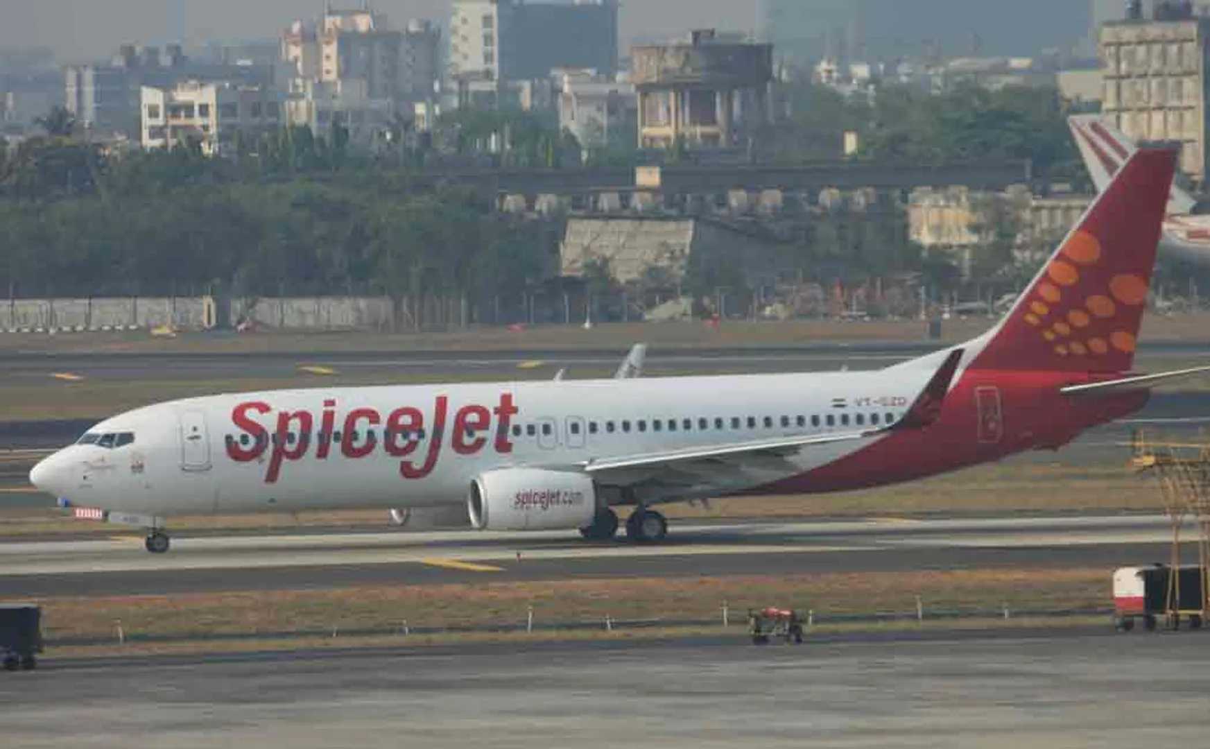 spicejet flight interrupted by pakistani navy flights