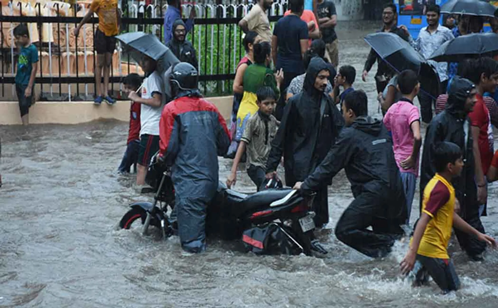 tamilnadu heavy rain red alert meteorological announced 