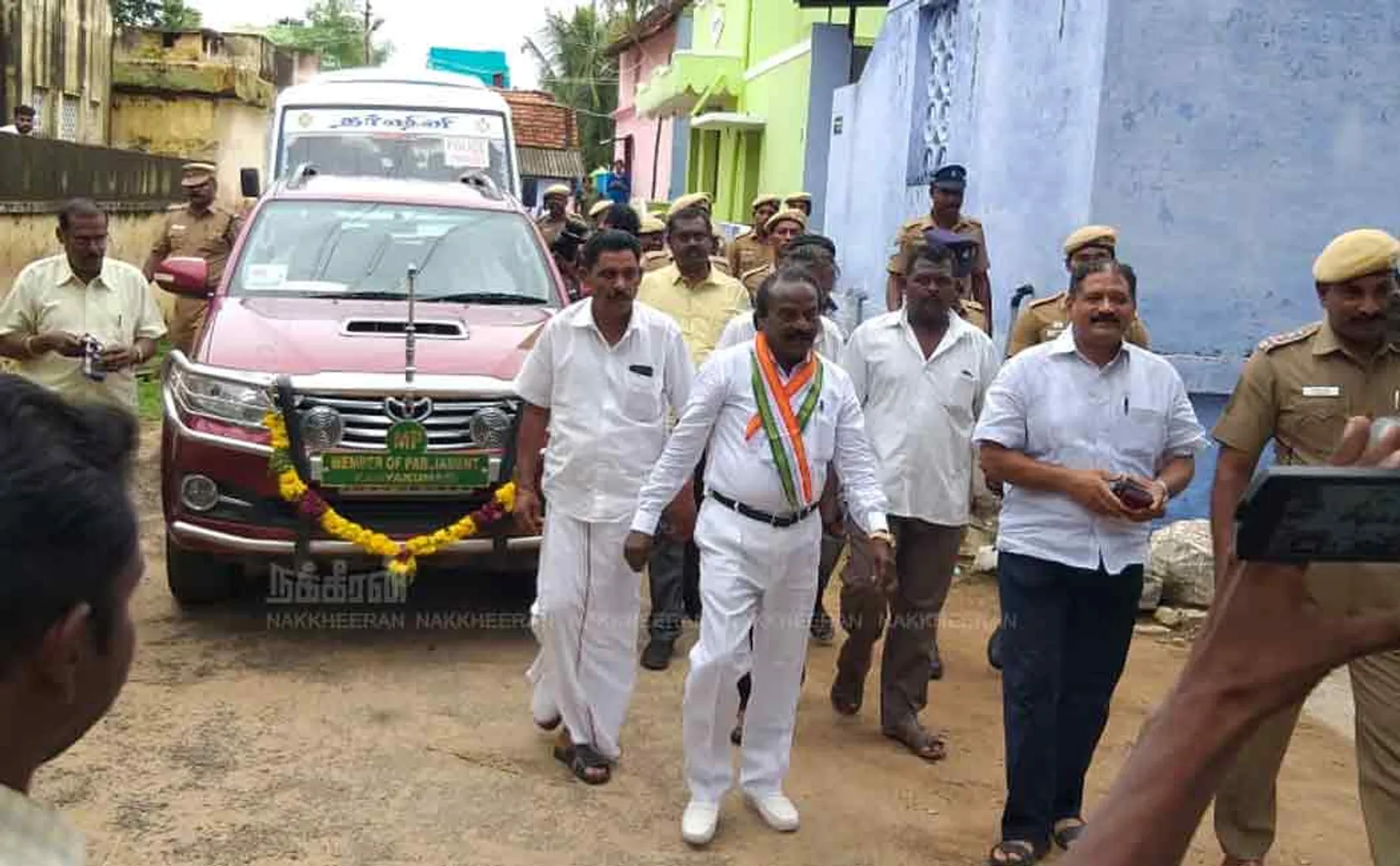 case filed against congress mp vasanthakumar